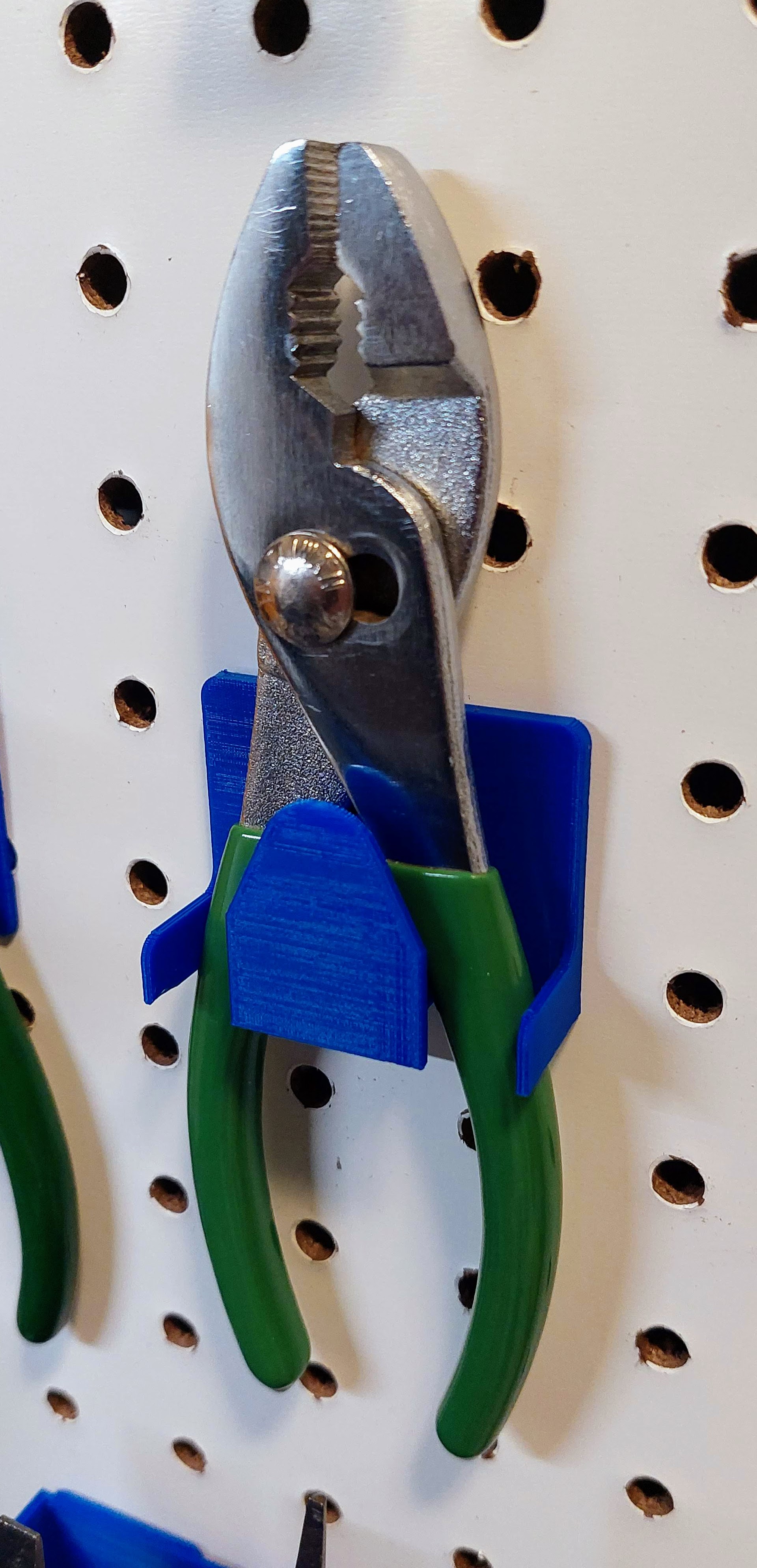 Pliers Pegboard Mount Remix by Blackcrow Download free STL model