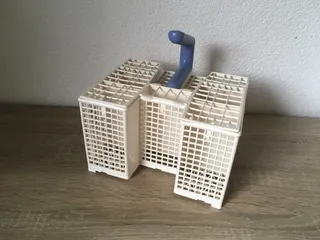 Dishwasher cutlery basket - bottom