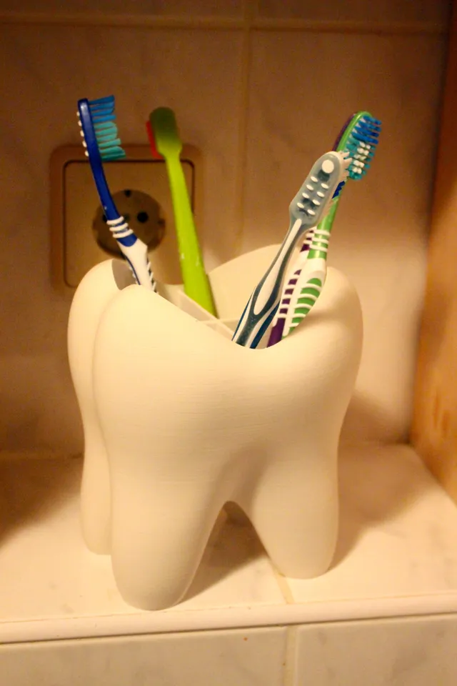 Tooth Toothbrush Holder BIGGER SMILE VERSION by Plaste-Metz