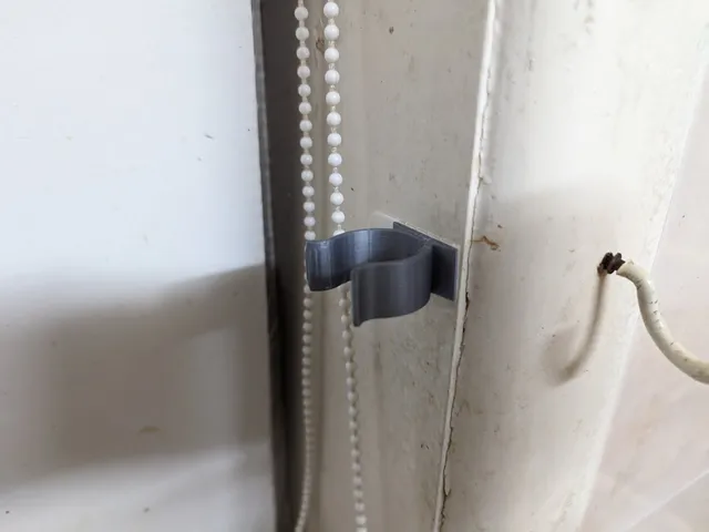 Parametric Broom Handle Holder (OpenSCAD) (Command Strip Compatible)