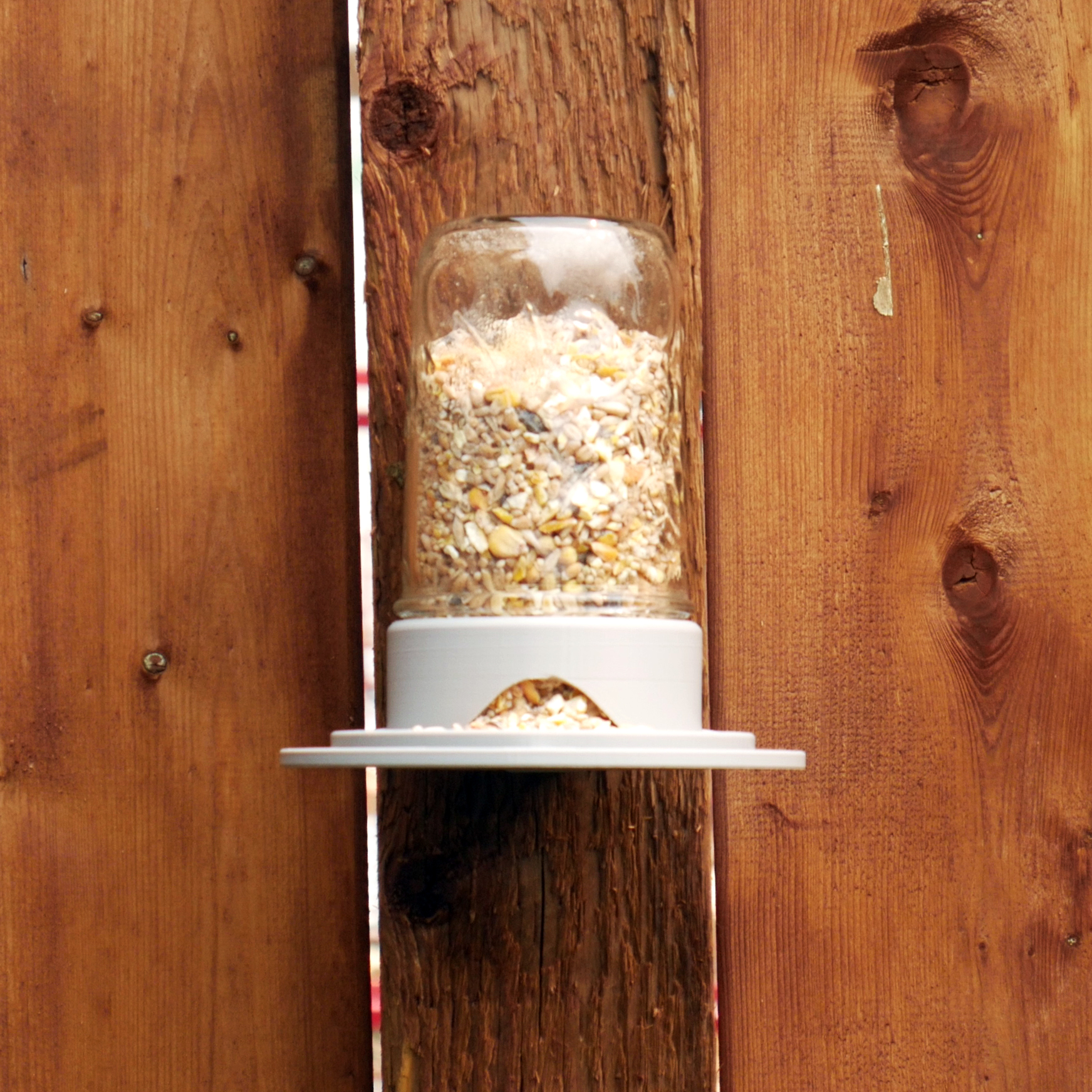 Wide mouth mason jar birdfeeder