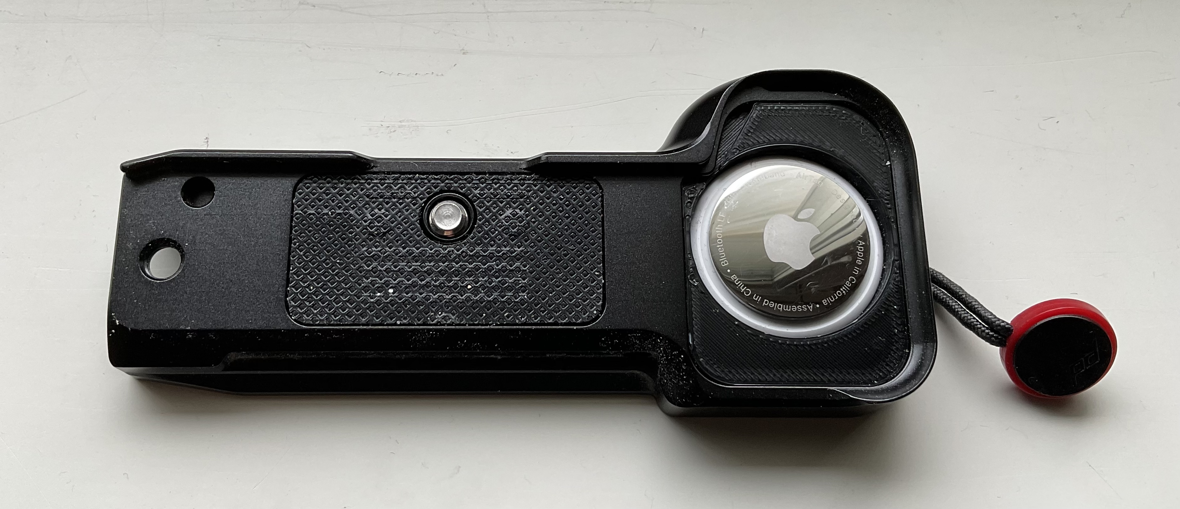 Airtag holder for SmallRig L-Bracket