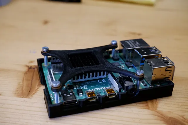 Heat sink Holder for Raspberry Pi