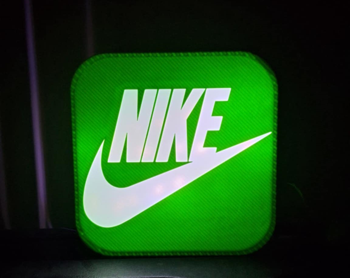 LAMPKA NIKE