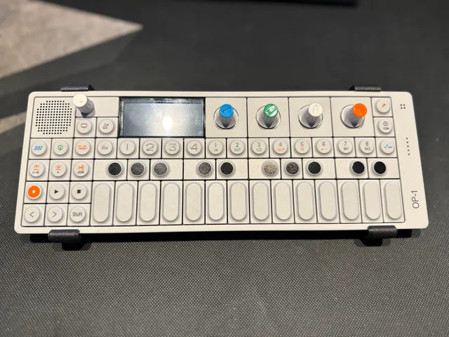 OP1 desk stand