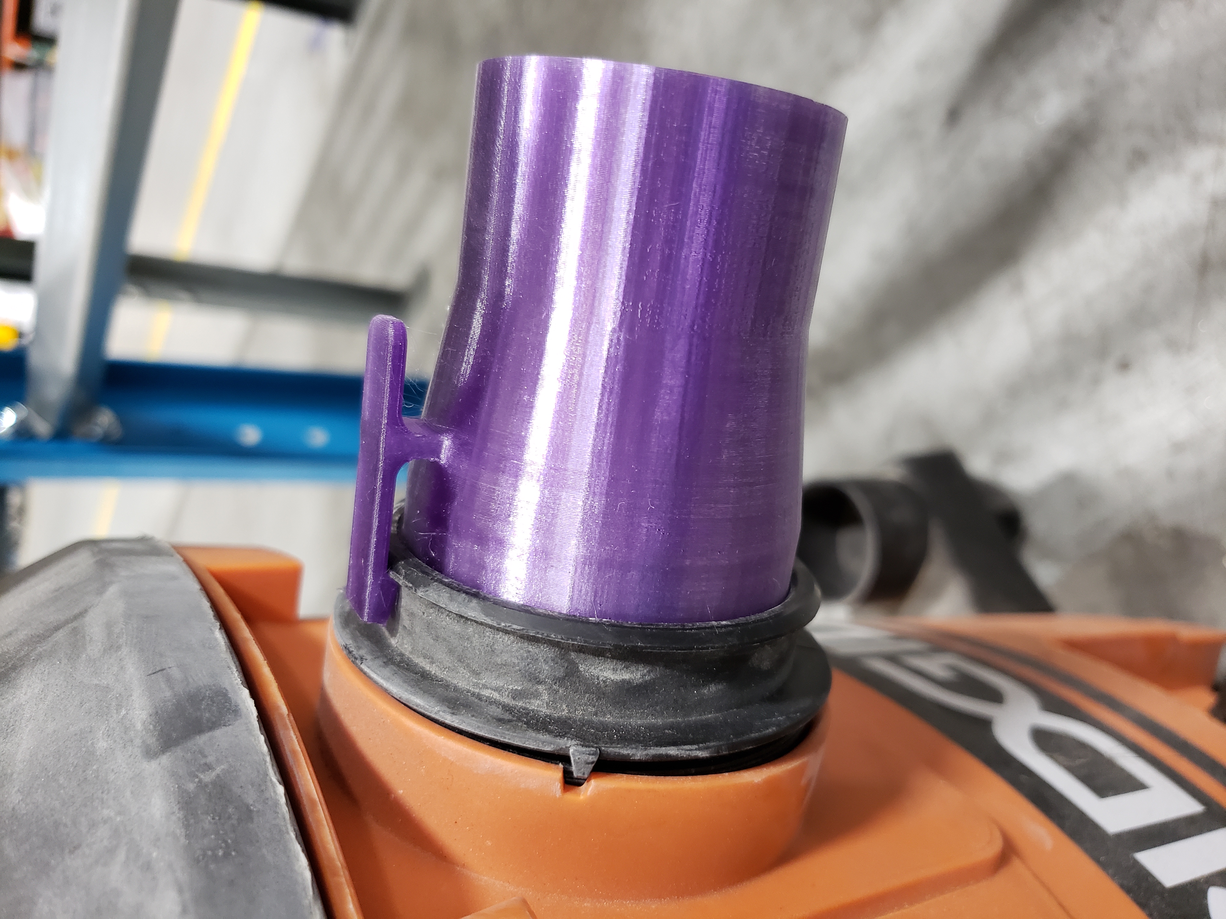 Rigid vacuum adapter