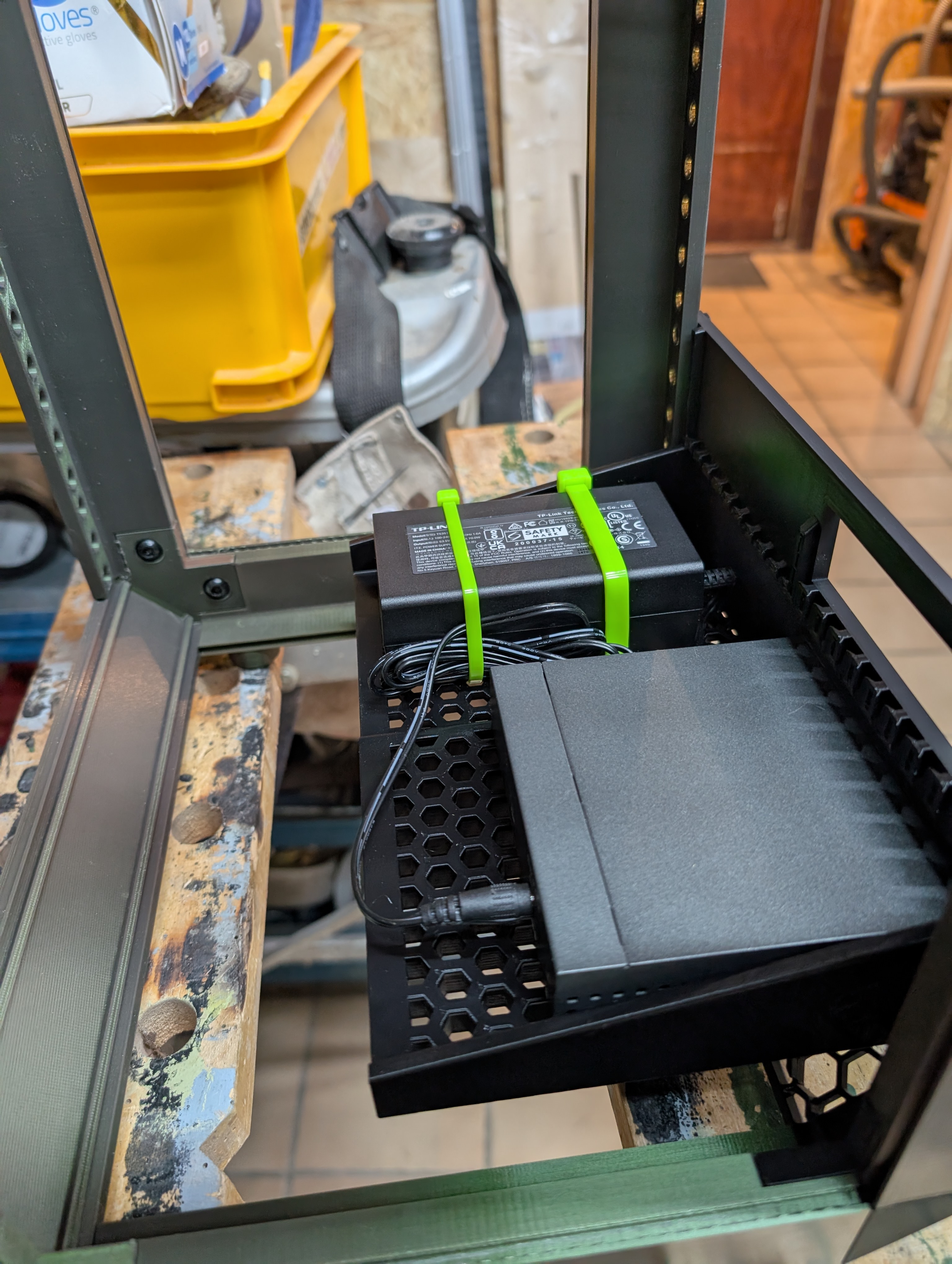 TL-SG105PE 10" Rack Mount