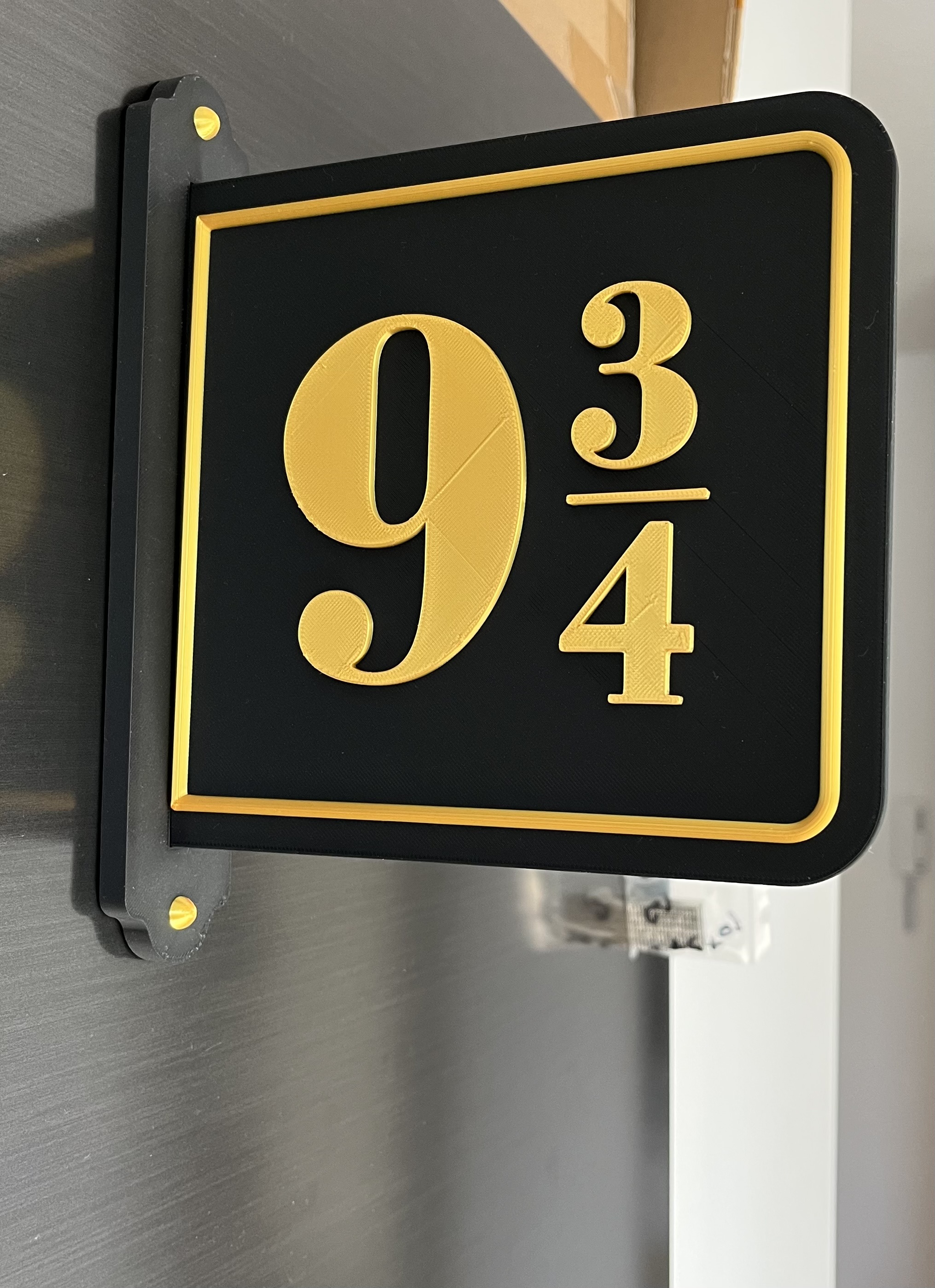Magnet bracket for Harry Potter 9 3/4 Train Platform Sign