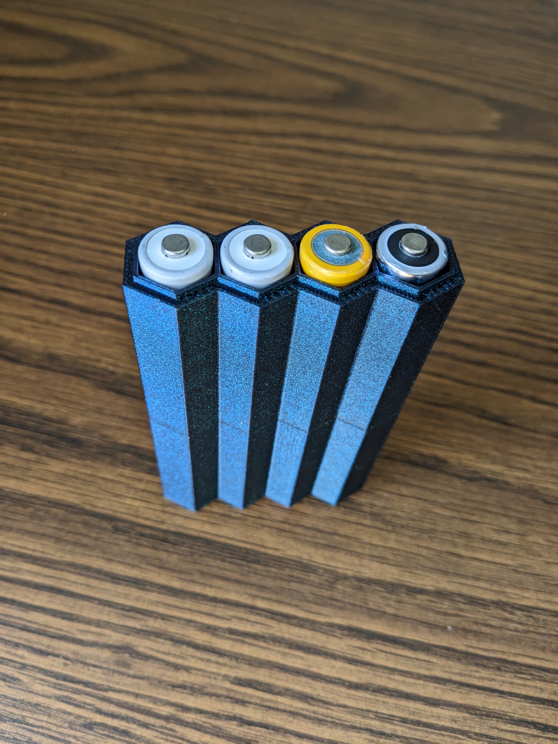 Miniatura 2 do modelo 3D Stackable AA Battery Holder
