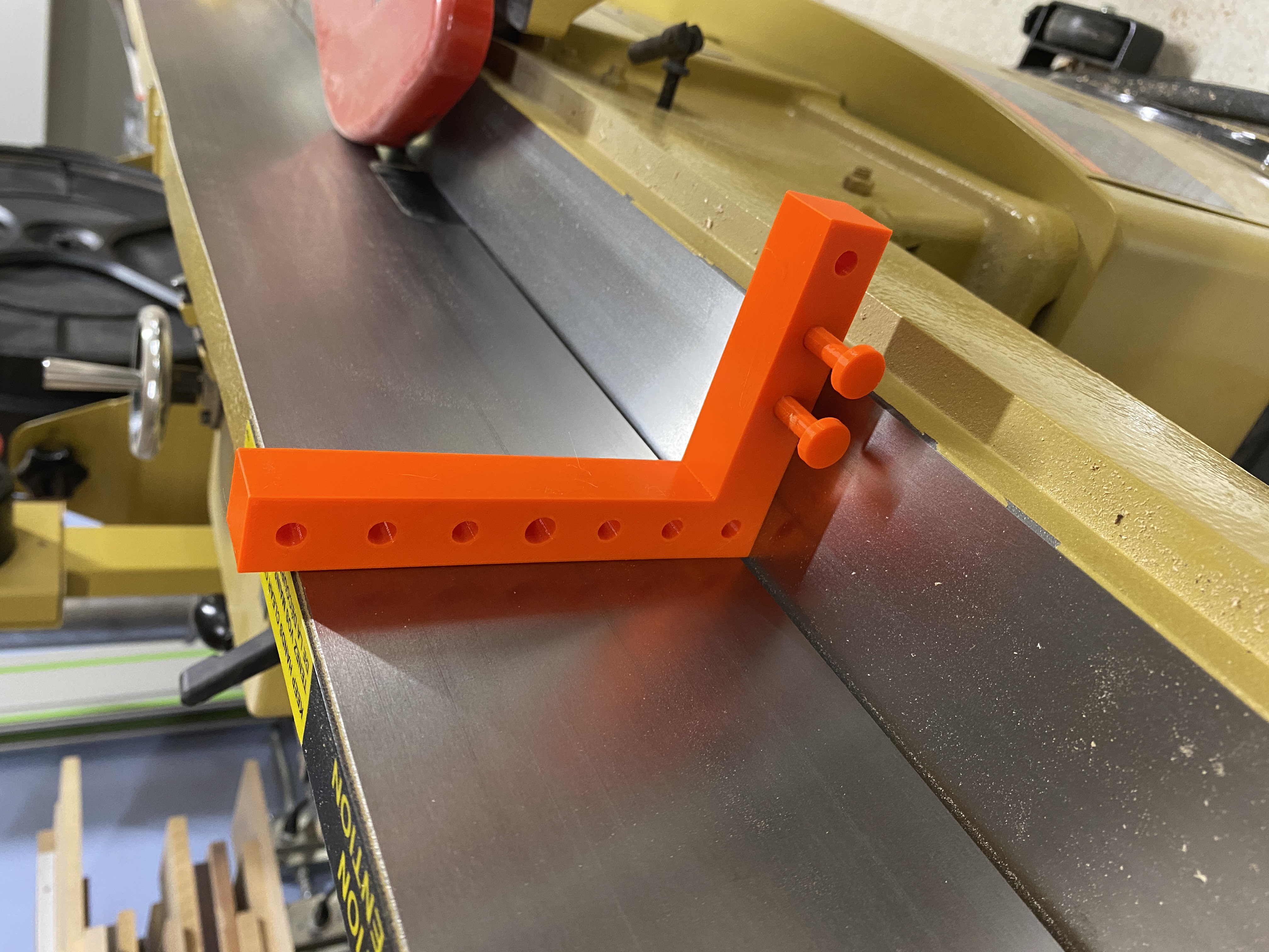 Square With Center Finder
