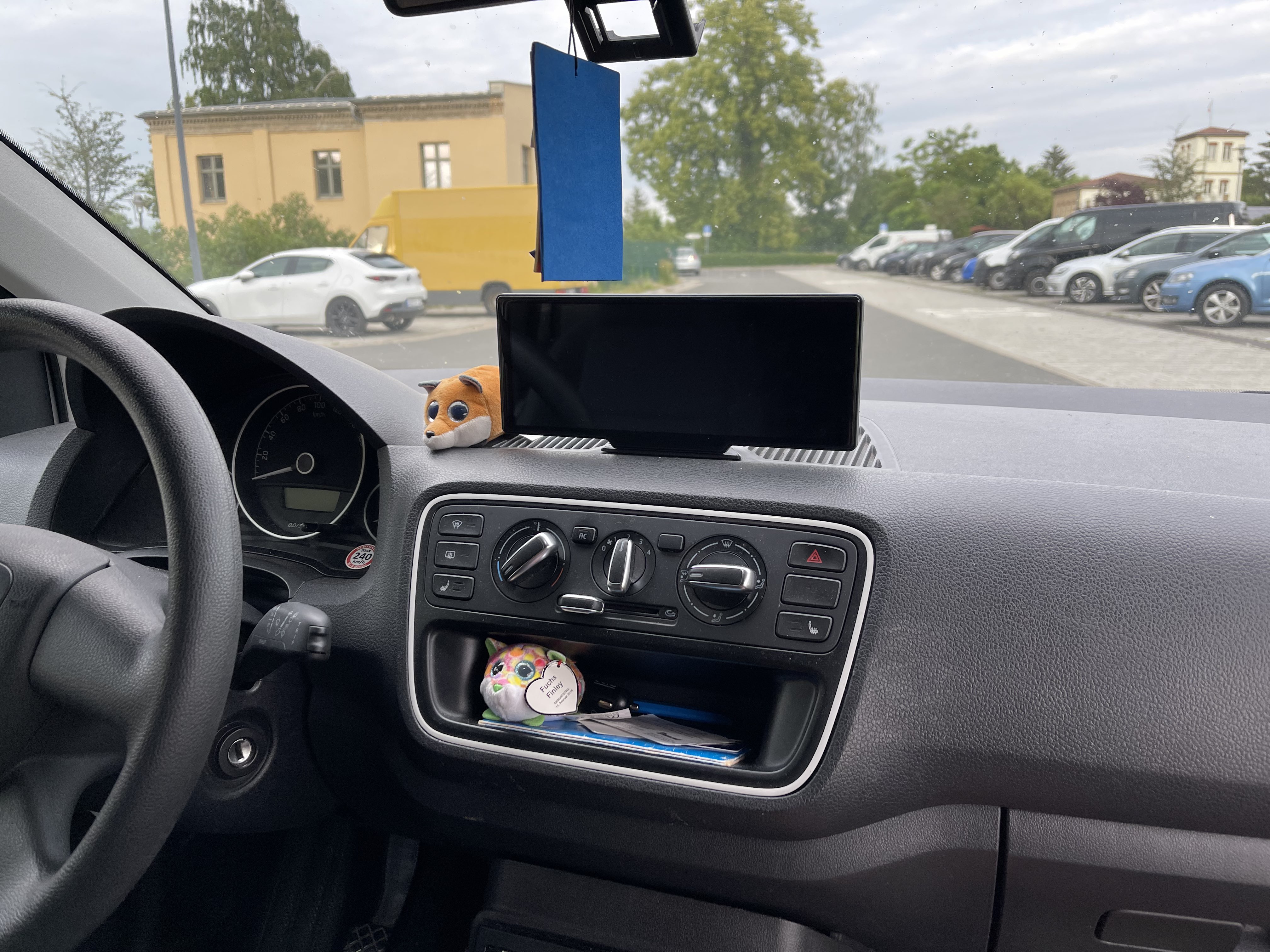 CarPlay Display Mount for Volkswagen Up! Skoda CitiGo and Seat Mii (pre  facelift) by RiNax, Download free STL model
