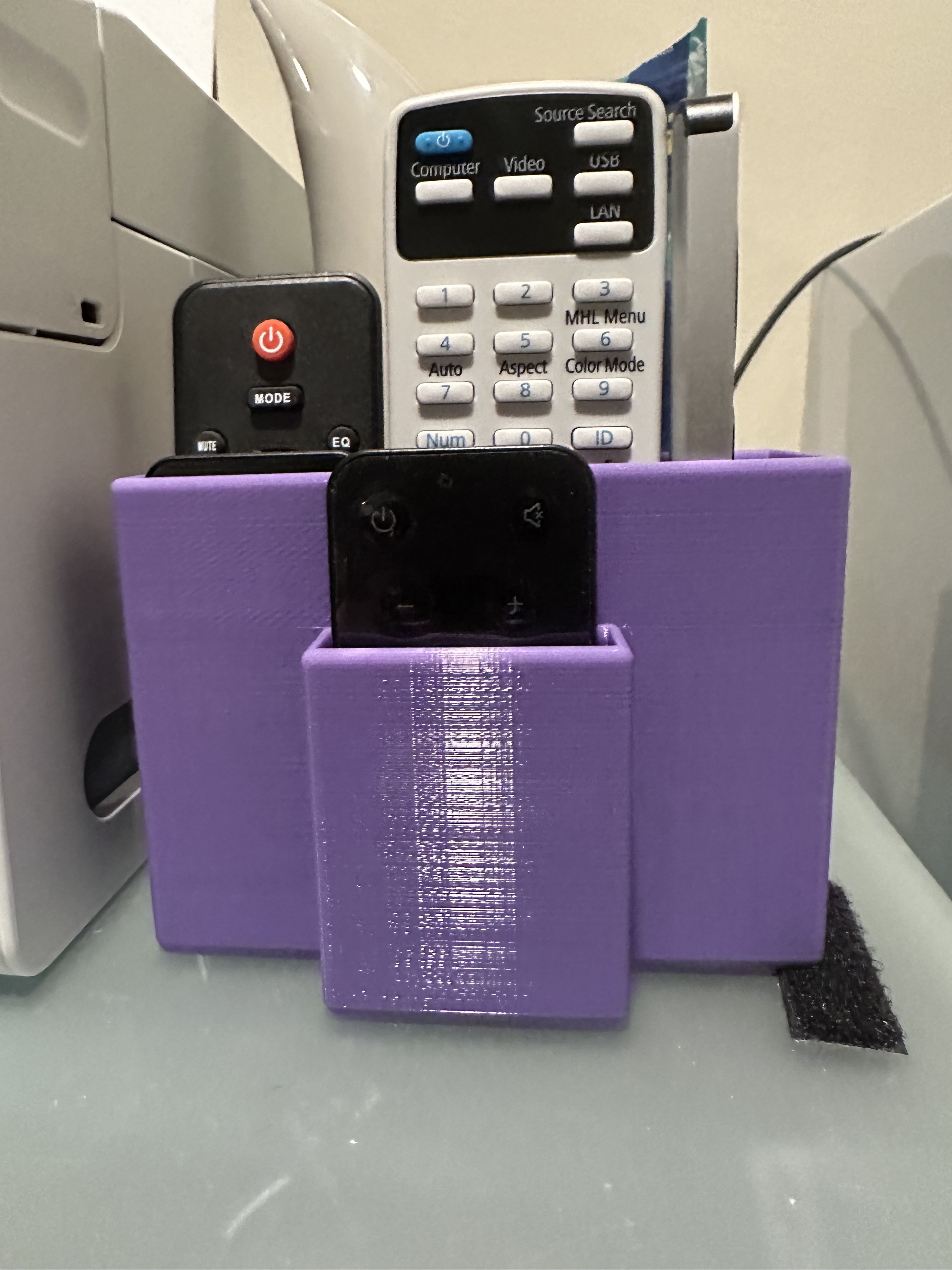 Miniatura 2 do modelo 3D Remote control organizer