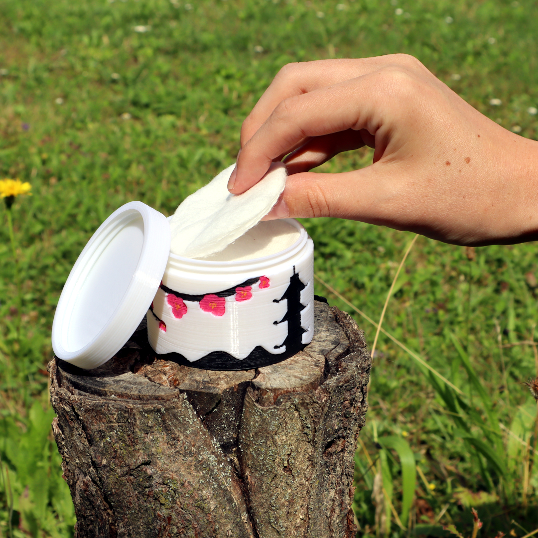 Cotton pads travel box