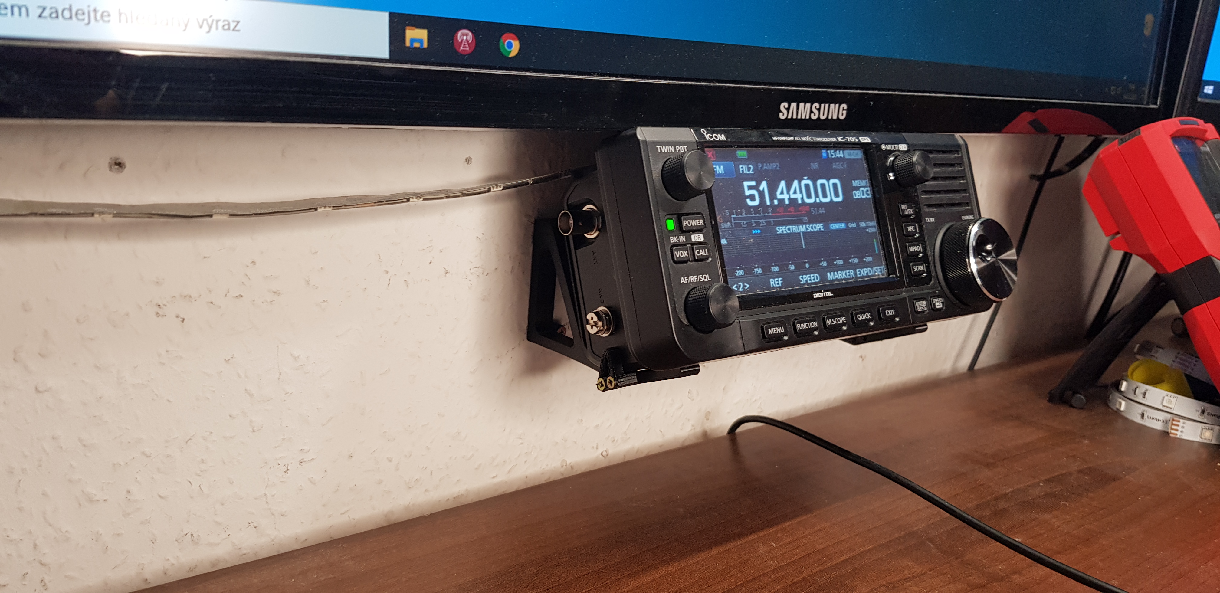 Držák na zeď ICOM IC705
