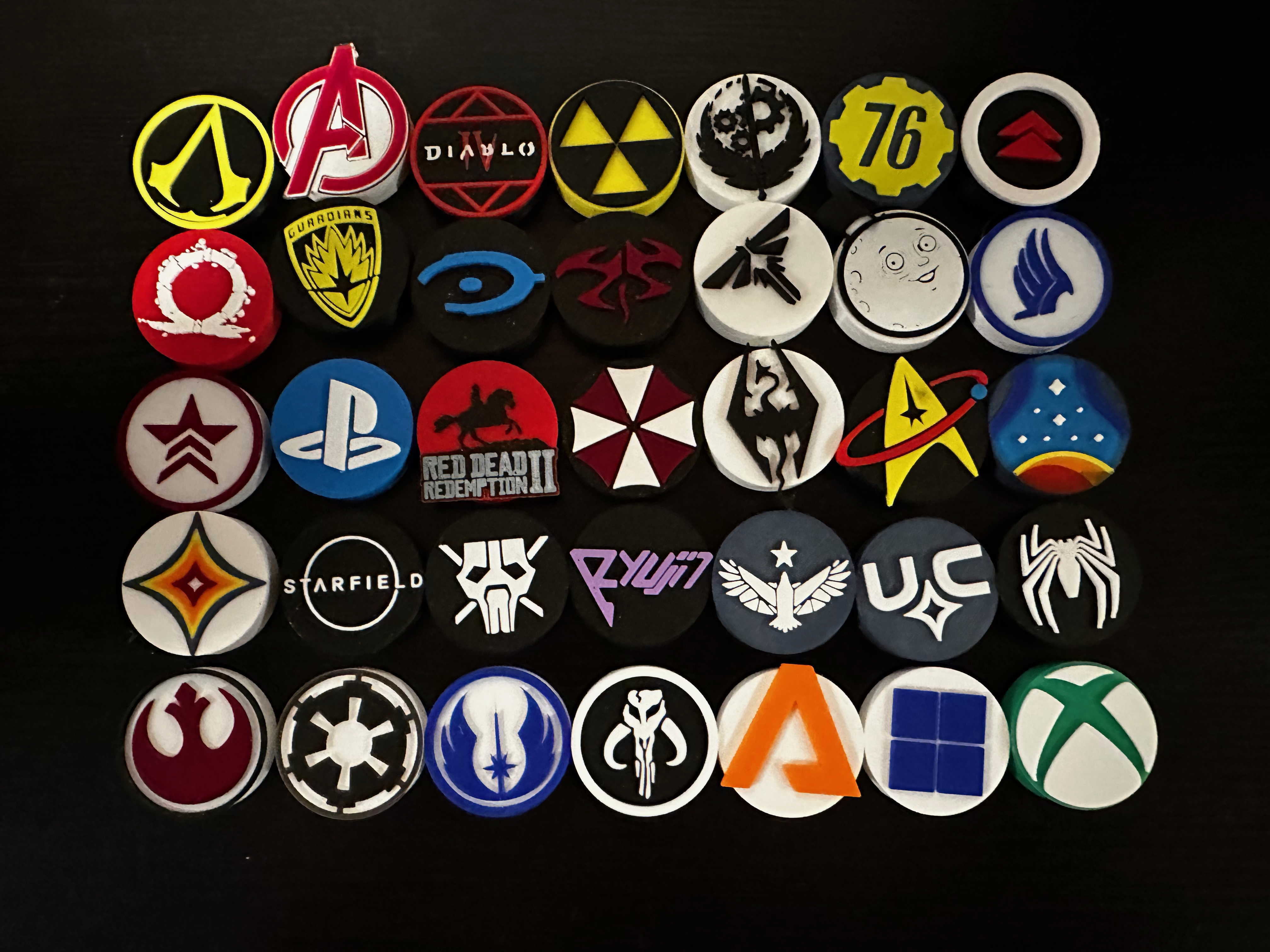 Miniatura 2 do modelo 3D Controller Stand Badge System