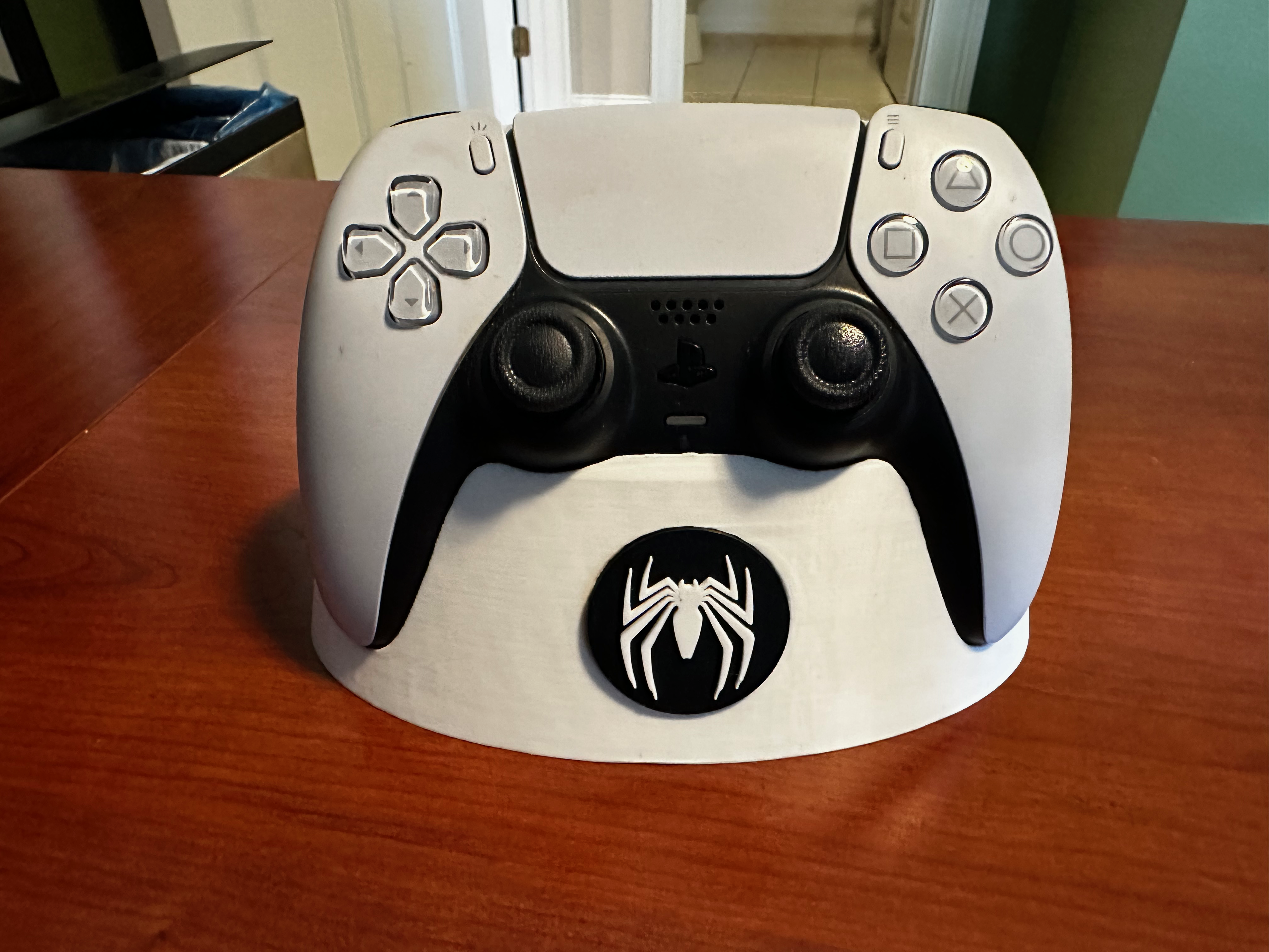 Miniatura 4 do modelo 3D Controller Stand Badge System