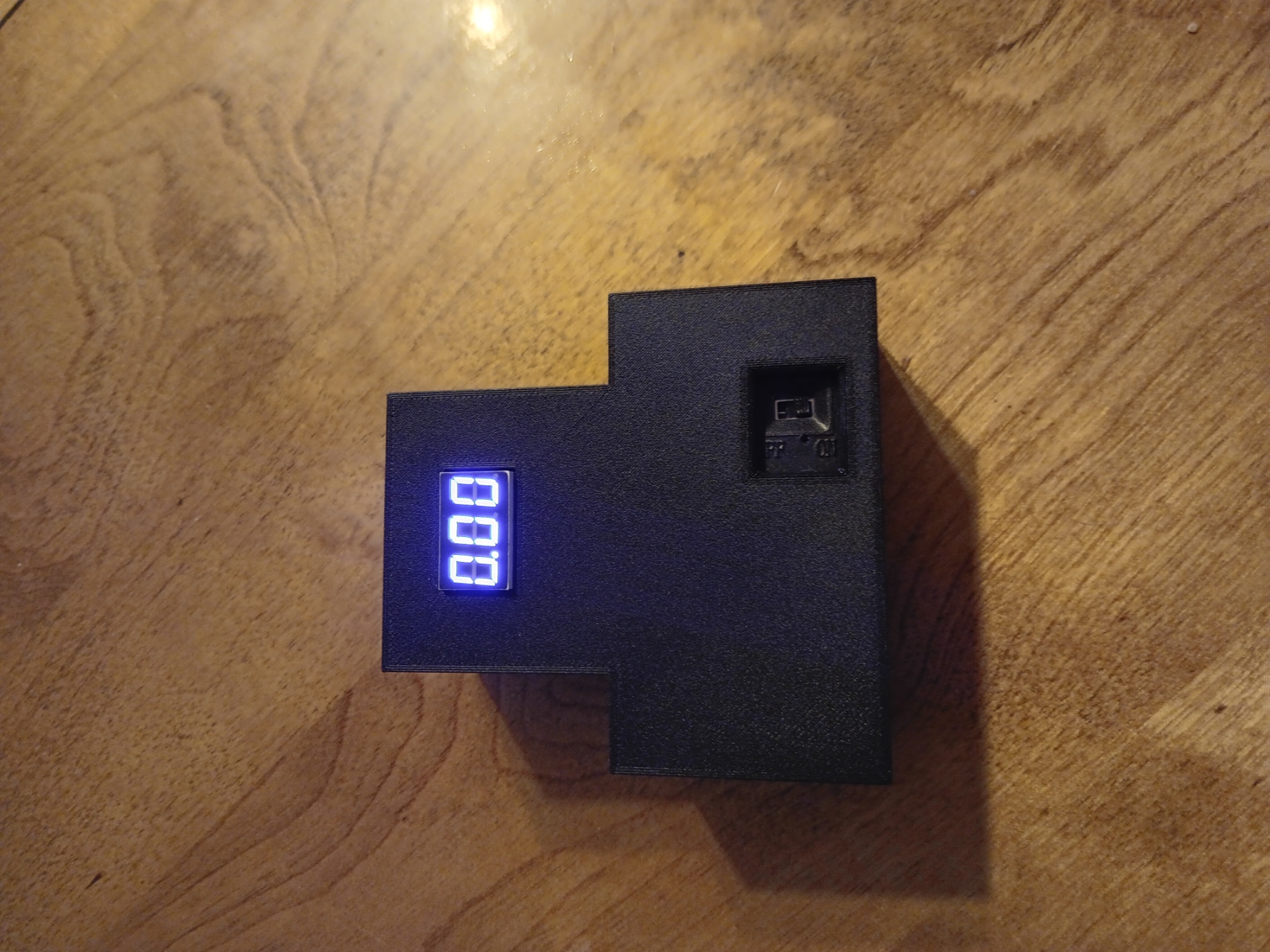 Voltage meter