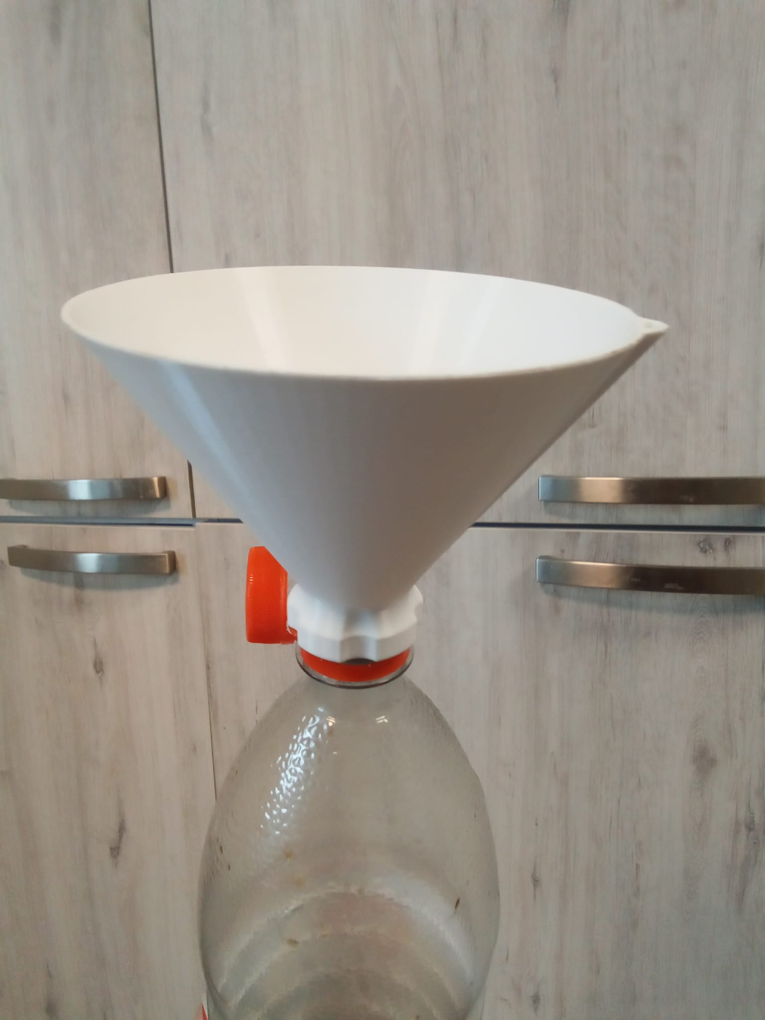 Funnel with PET bottle thread