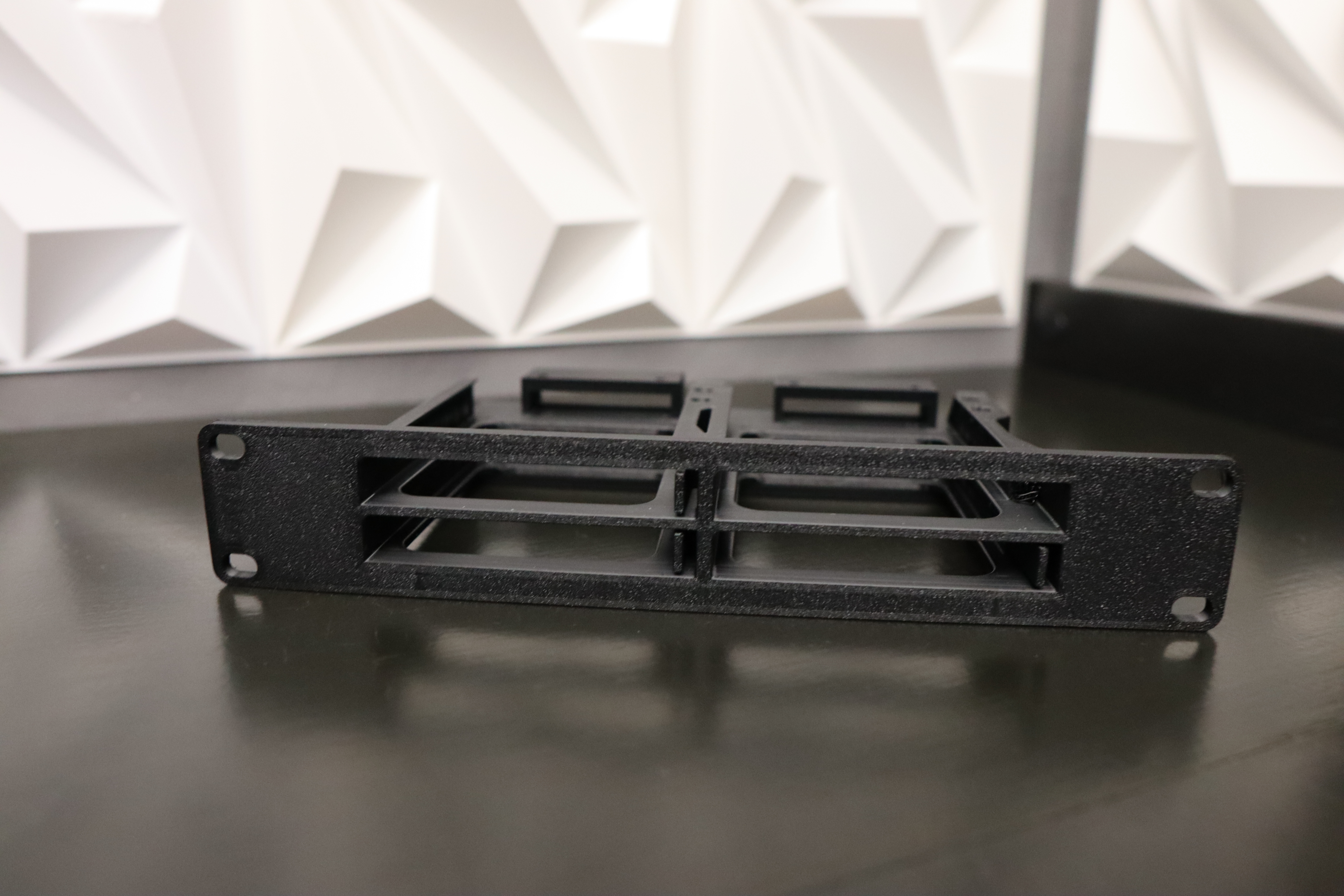 Hot swap 10-inch server rack plate for 4 SSD units, 5u by 1u size
