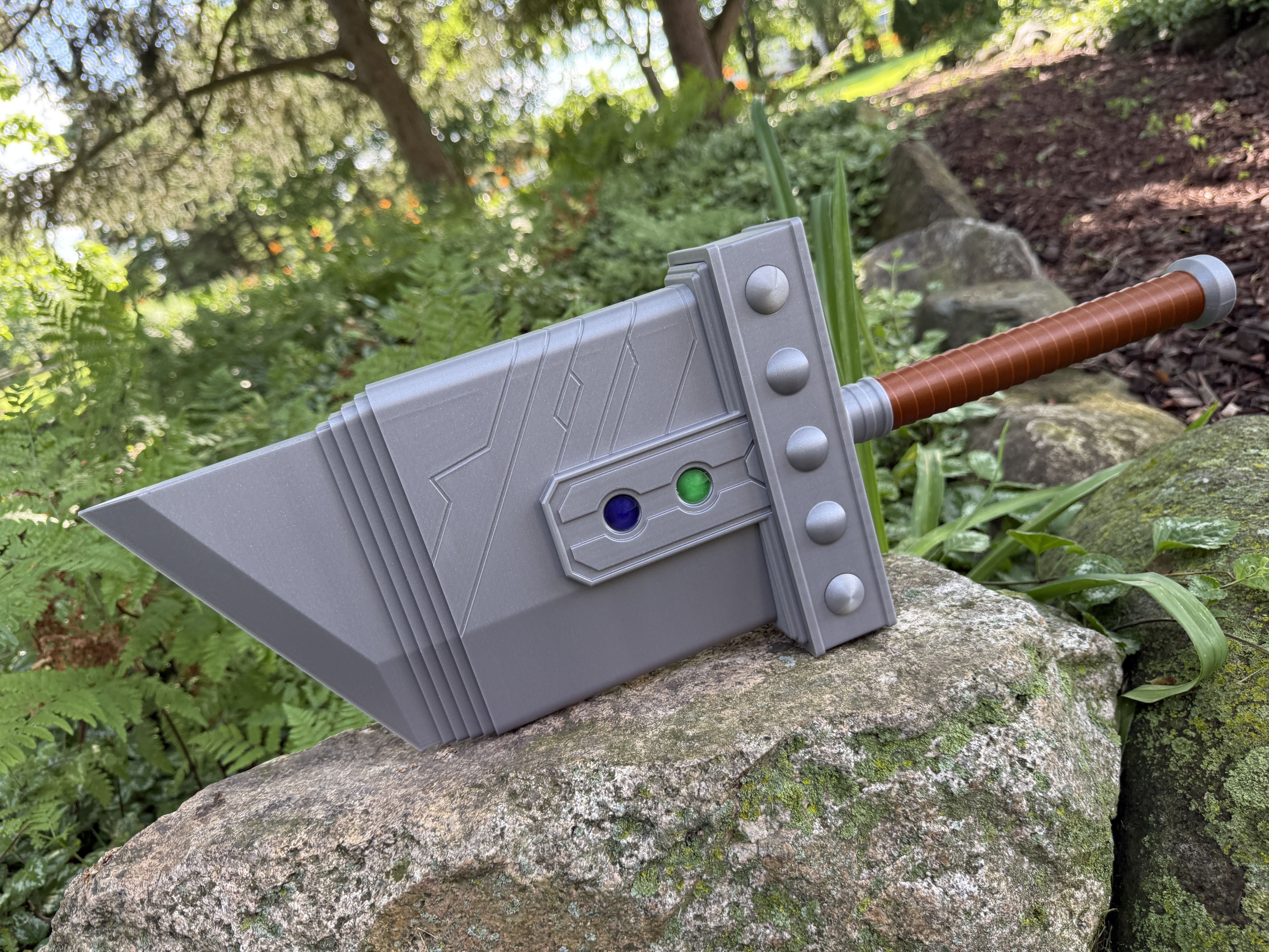 Collapsing Buster Sword — thumbnail 4