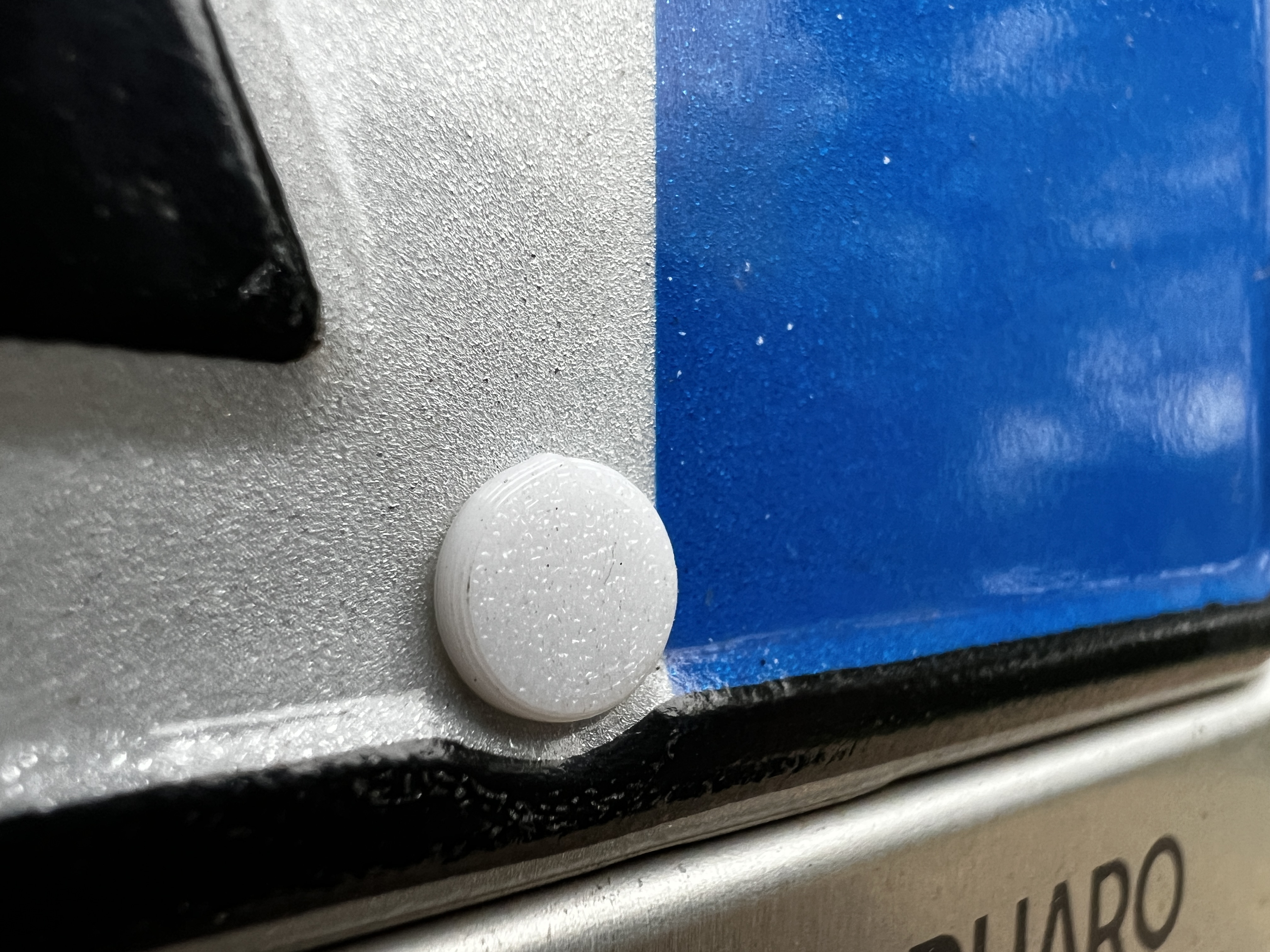 Clip/cap for vehicles with Italian (and other?) license plate
