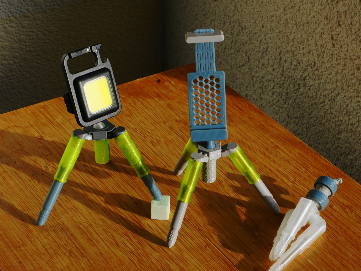 Tripod mobile
