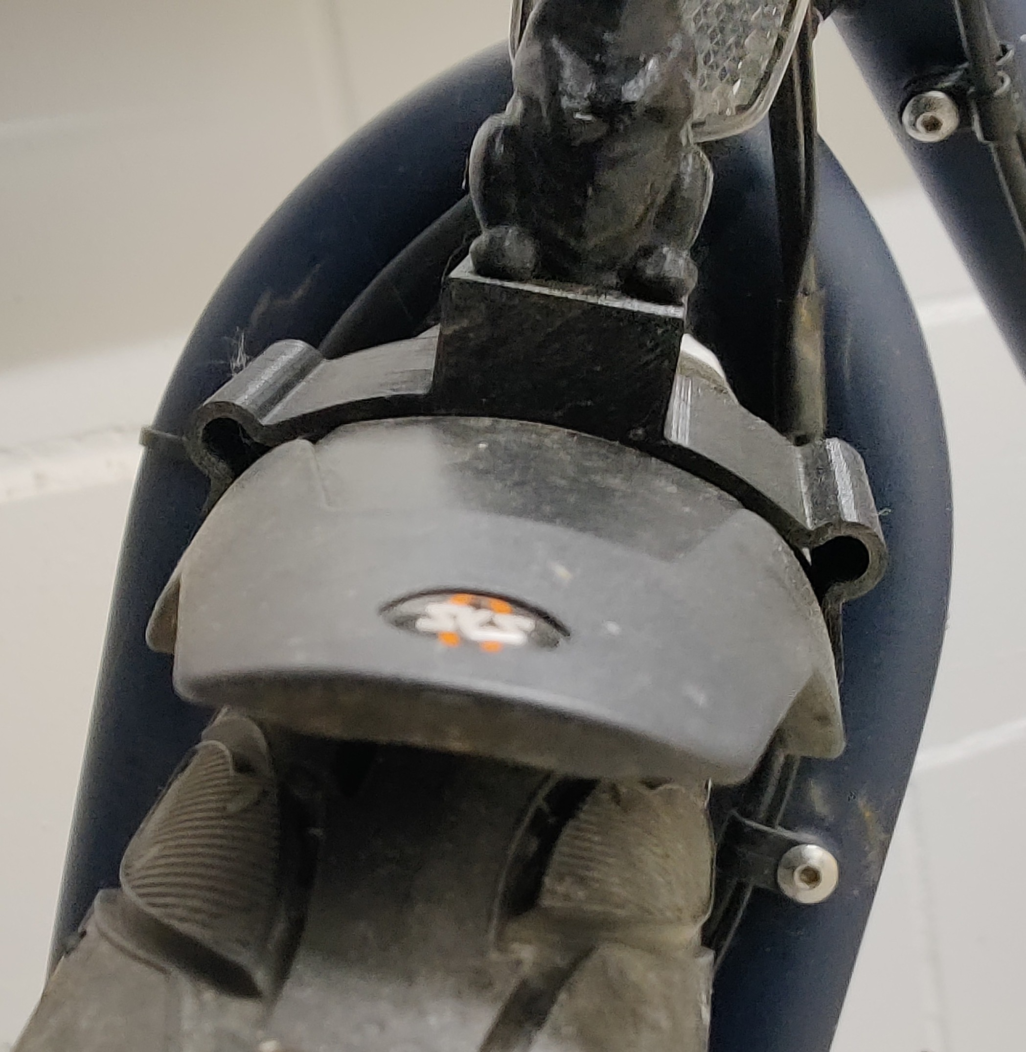 Halterung für SKS-Schutzblech 53 mm zur Befestigung einer „Kühlerfigur”/ Bracket for SKS mudguard 53 mm for attaching a “radiator mascot”