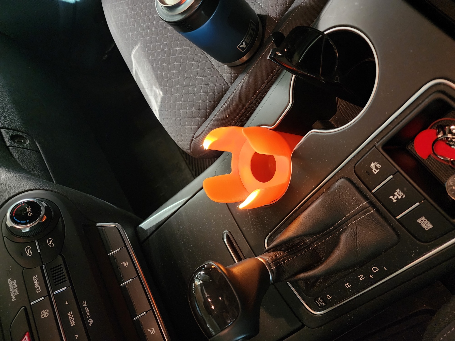 Cup holder extension for a 2017 Kia Sorento by Joe Download free STL