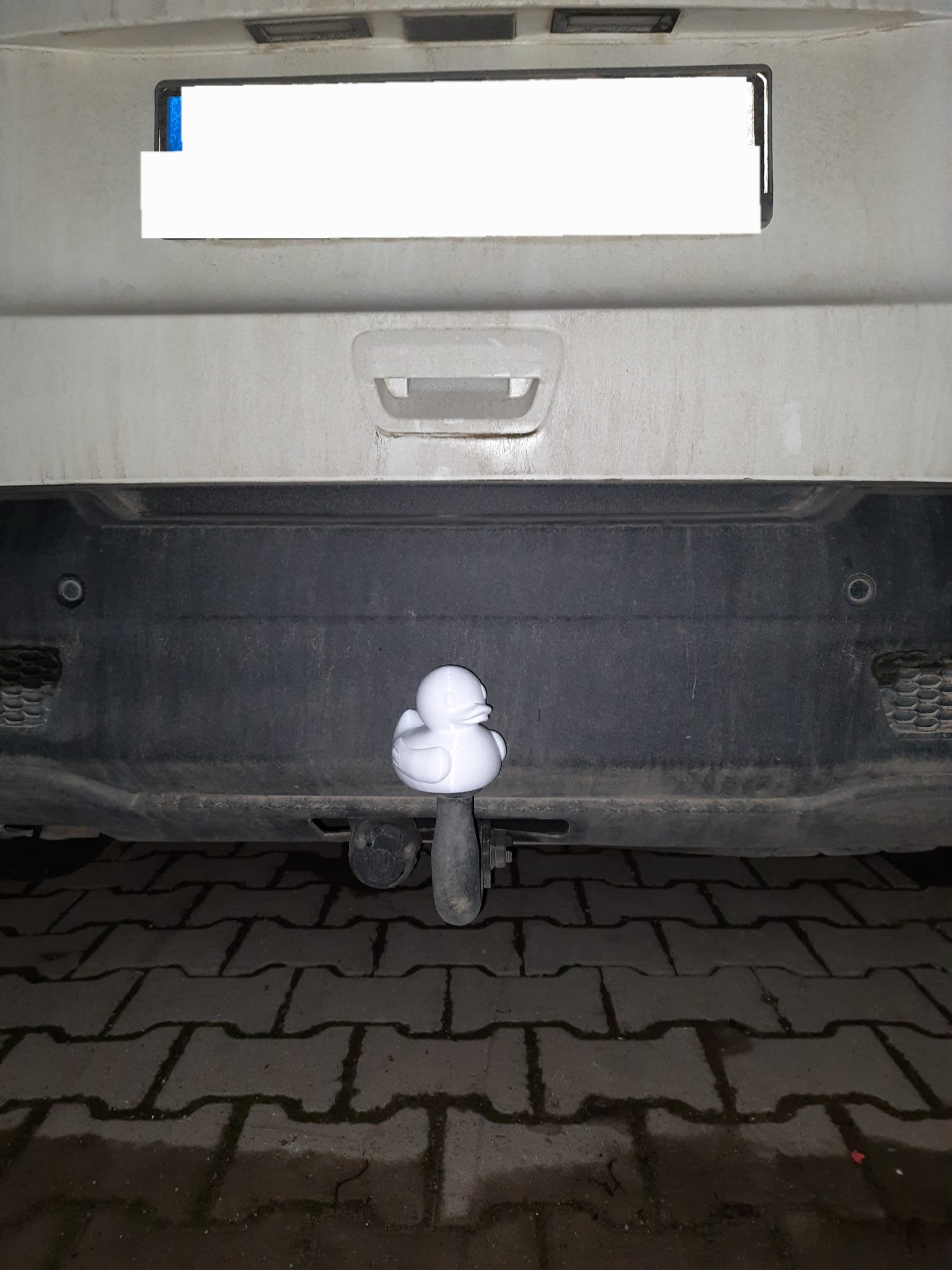 Duck hitch cap