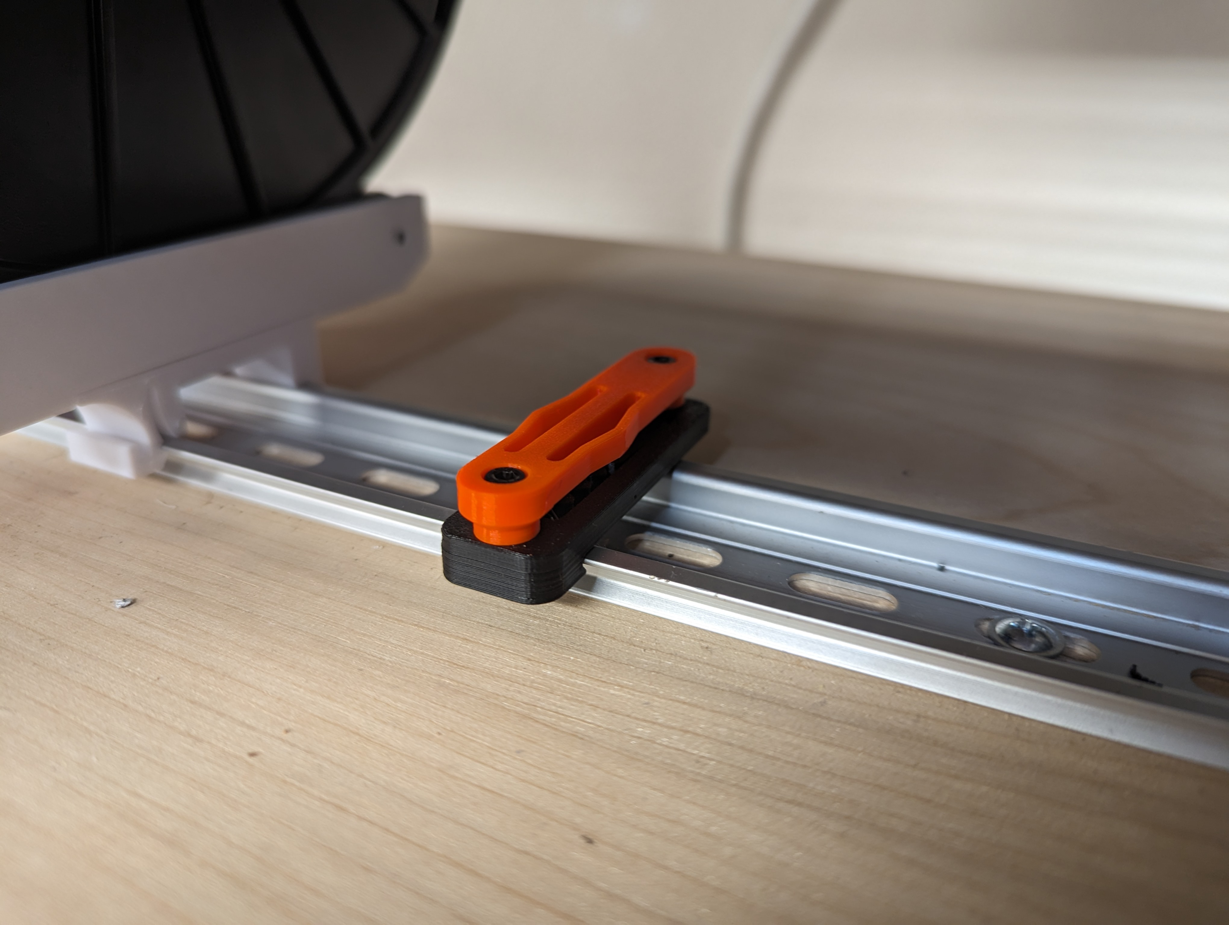 DIN Mounted Spring Latch by herr_brain | Download free STL model ...