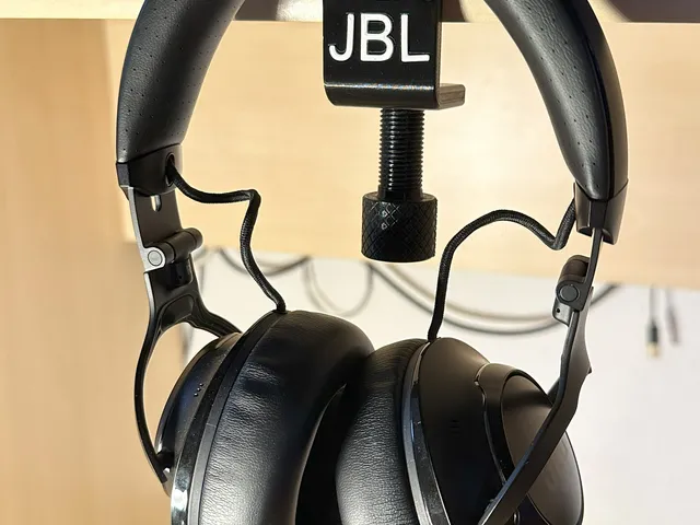 Headphone stand