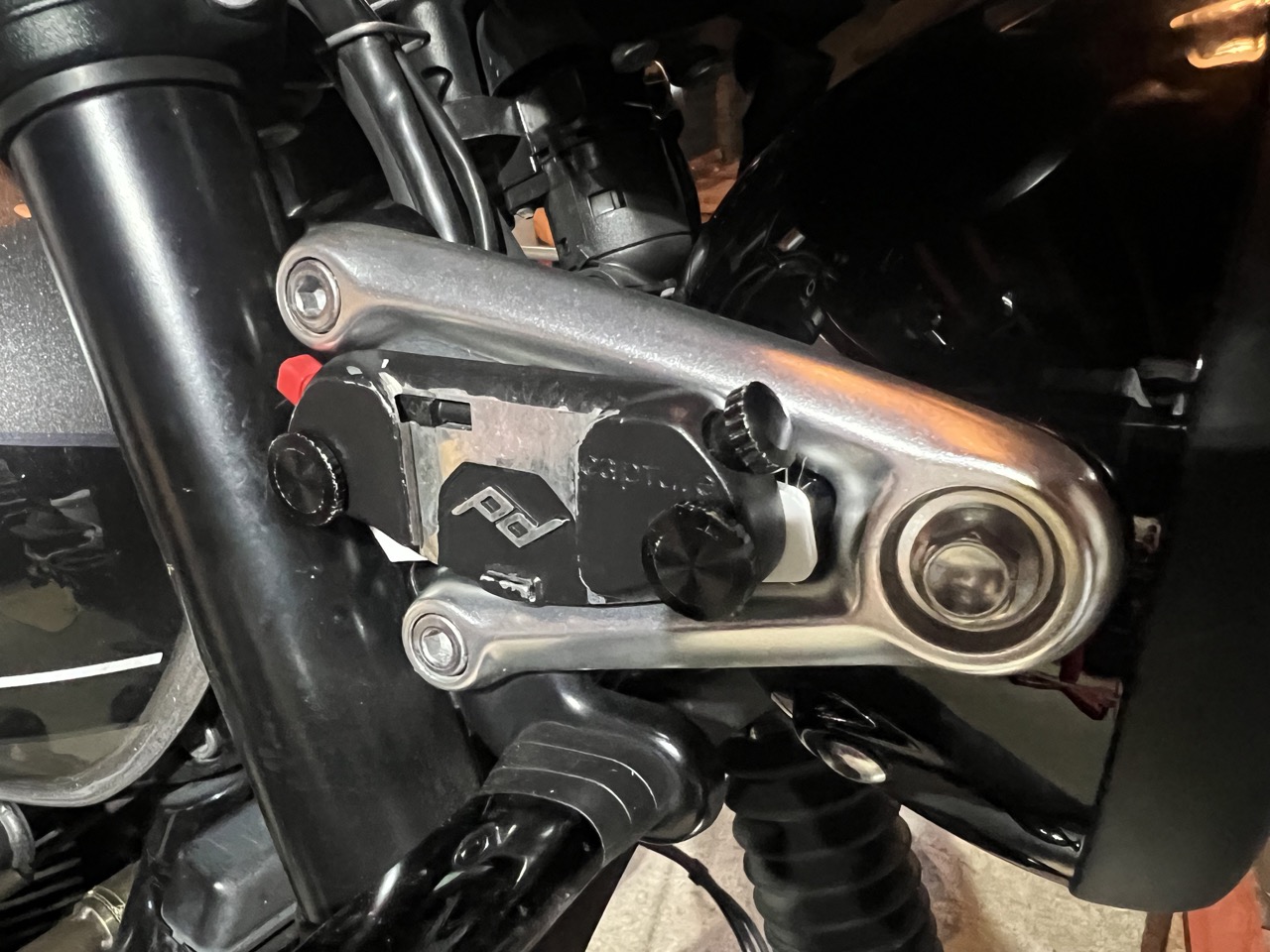Peak Design Holder for Triumph Classic Head Lamp Bracket by Oinos