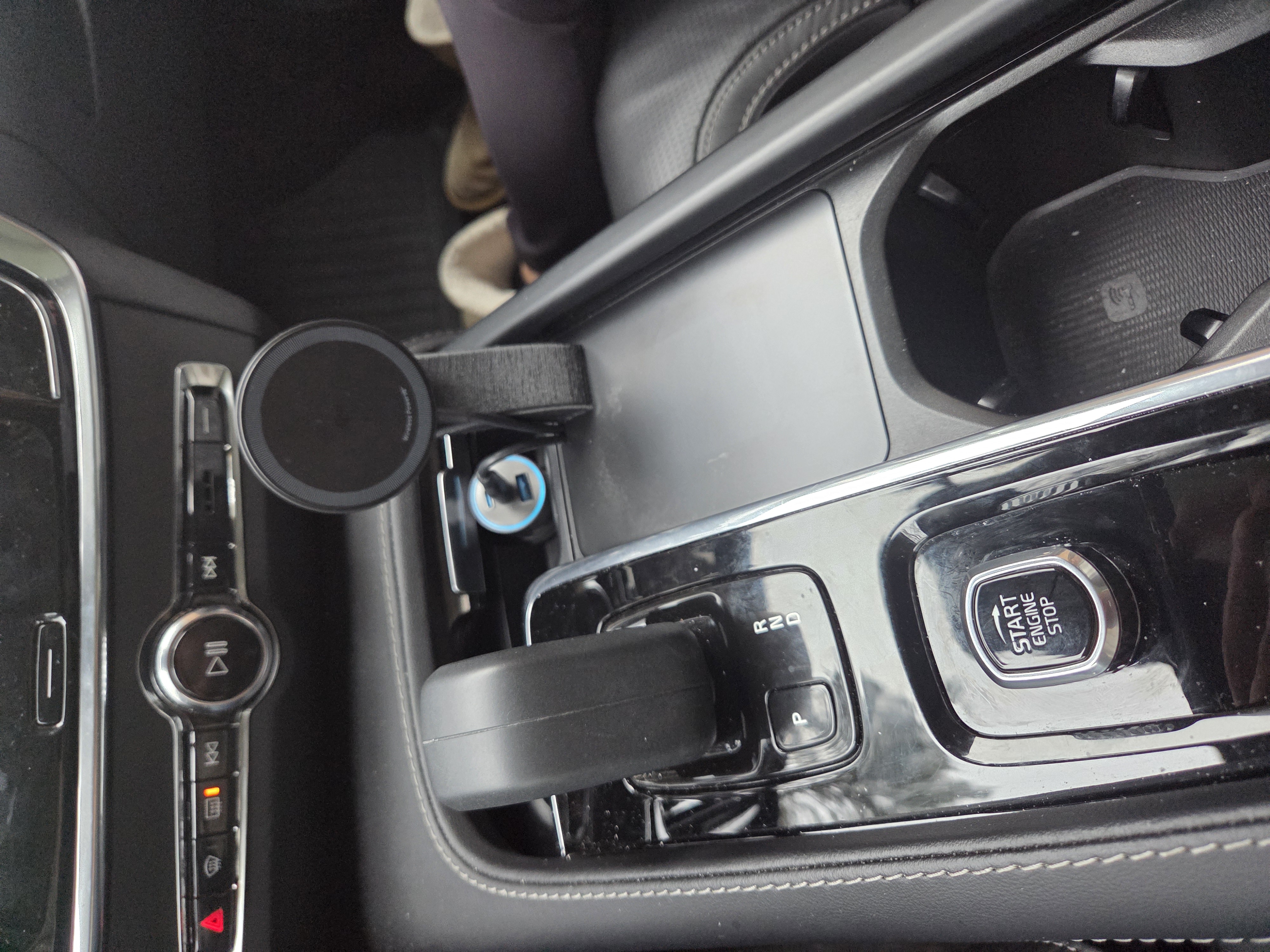 Volvo Wireless charger replacement with magsafe holder