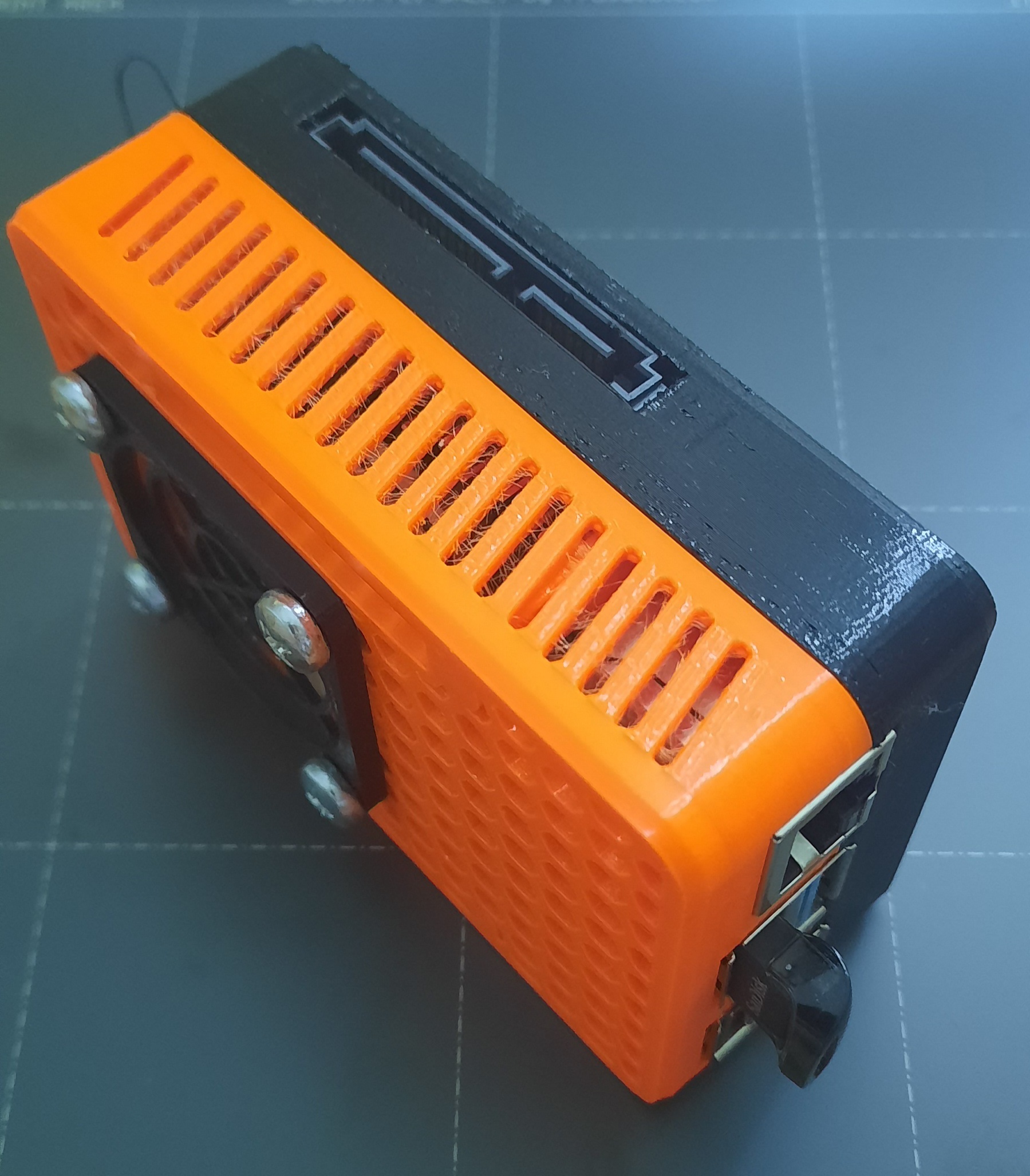 Raspberry pi 4b case with SSD drive slot