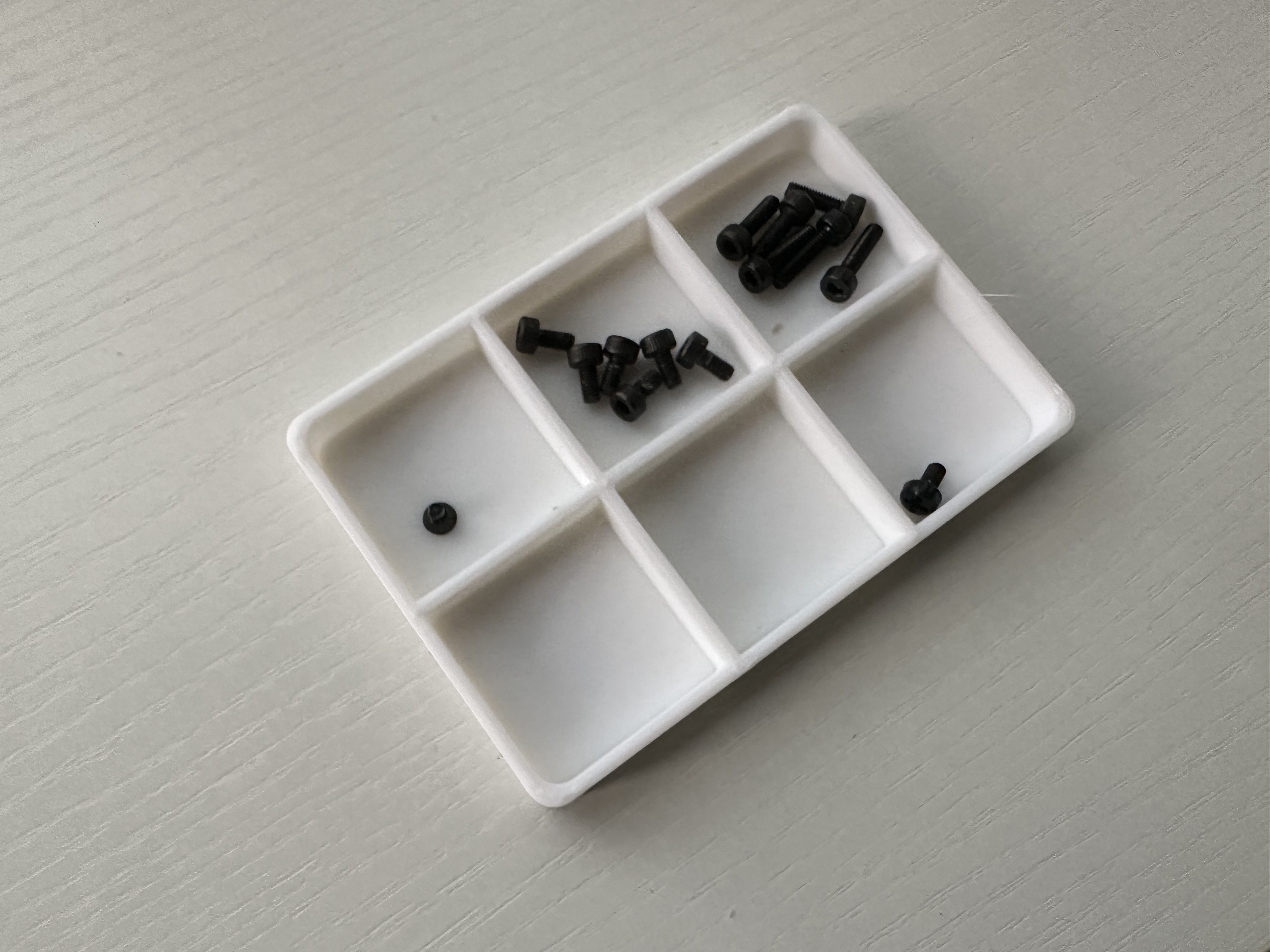 Very simple 3x2 Screw Tray