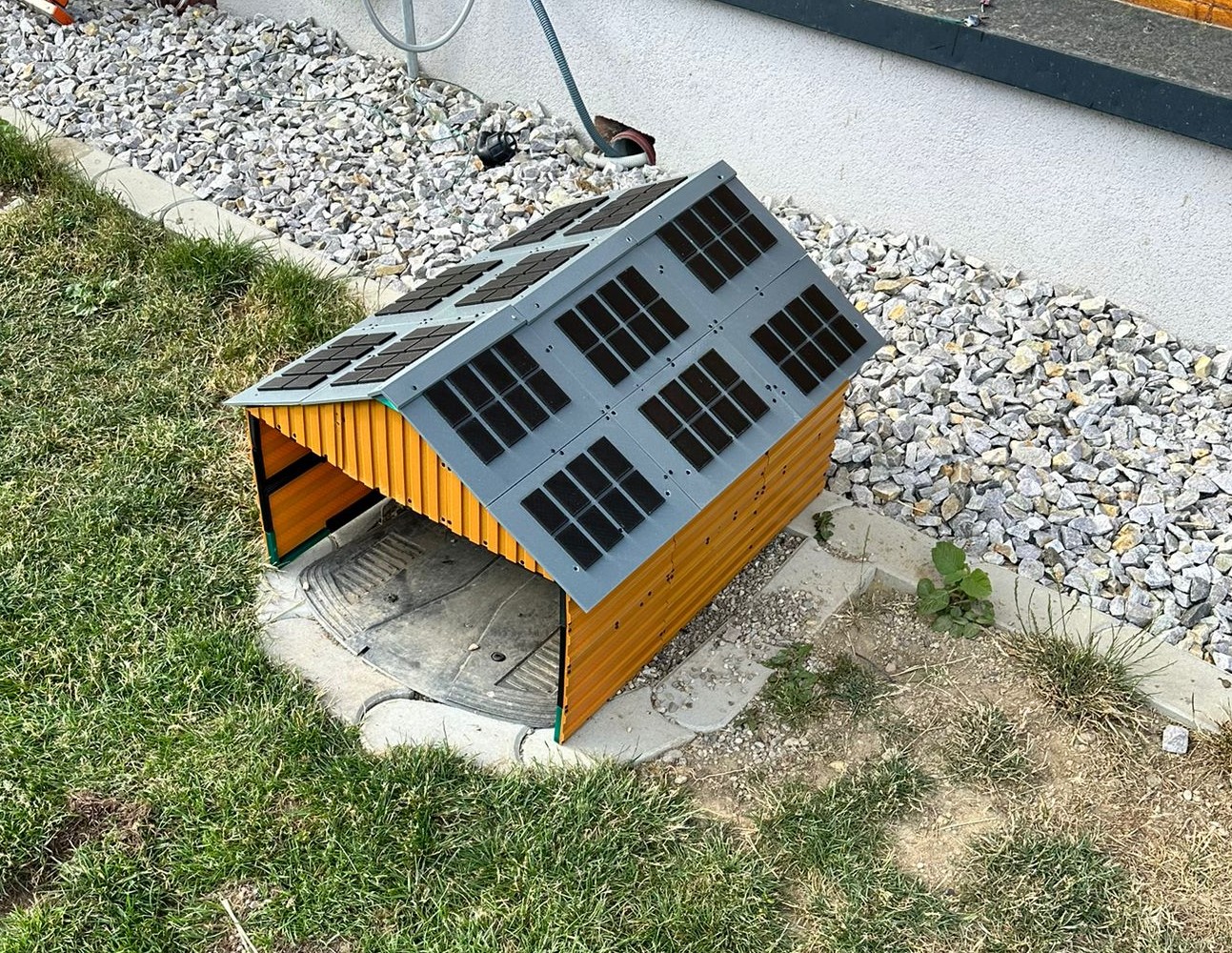 Rasenmäher Roboter Garage