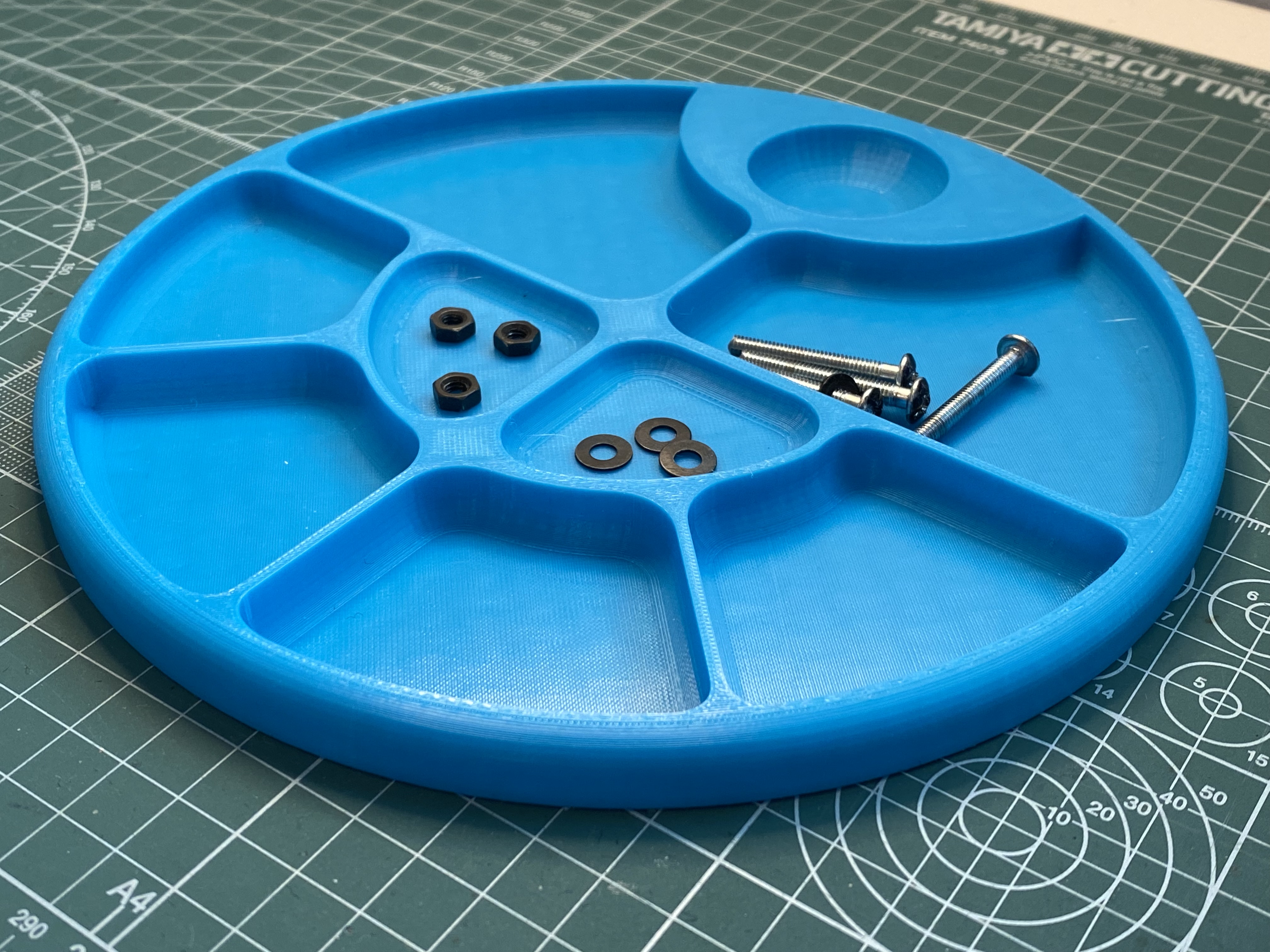 Round screw tray