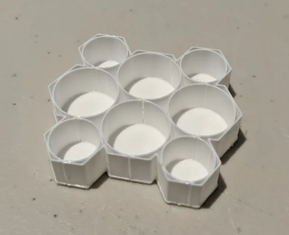 4 AA and 4 AAA Hexagonal Organization Tray - Vase Mode