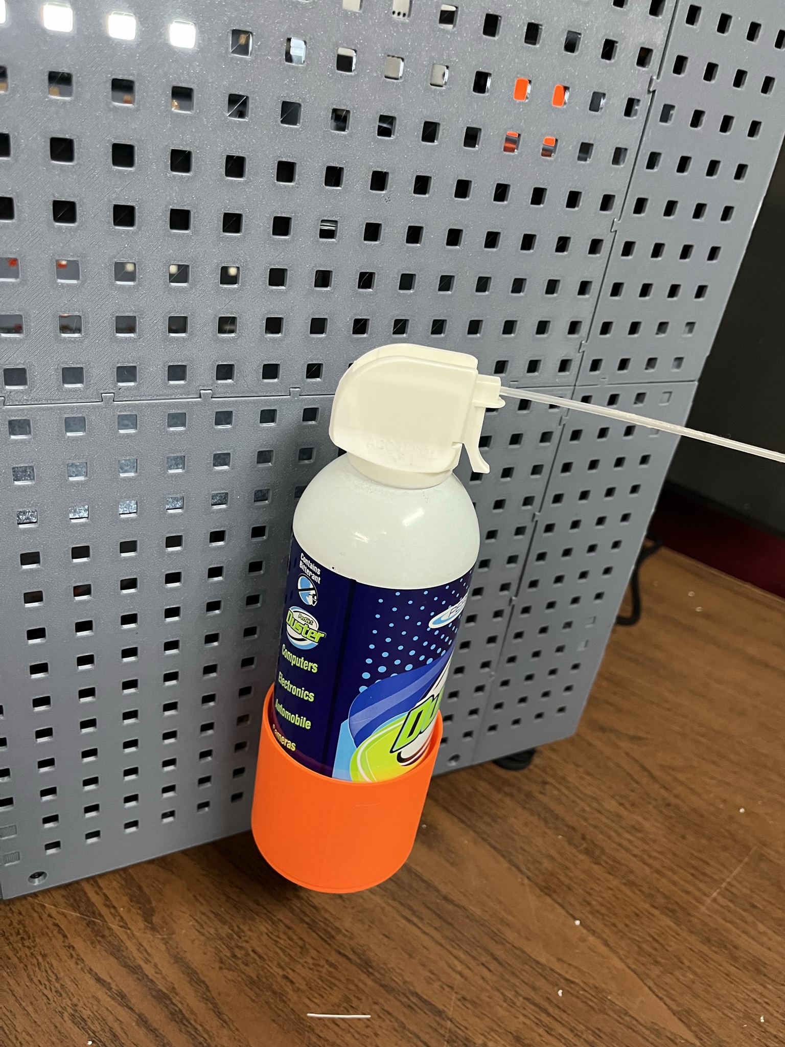 P1P pegboard holder for canned air par ss7156 Téléchargez