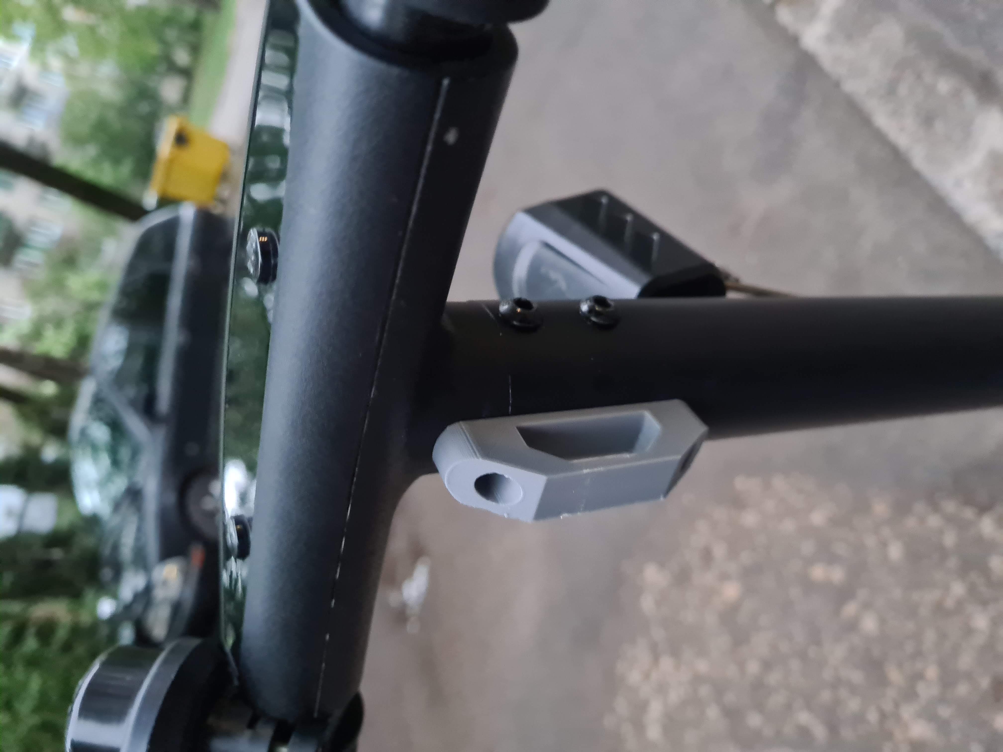 VBK Elektroroller Doppelhaken – Vorderhaken Mit Extra Dickem ABS-Ring Für Helm, Tasche & Einkäufe – Bohrenfreie Montage