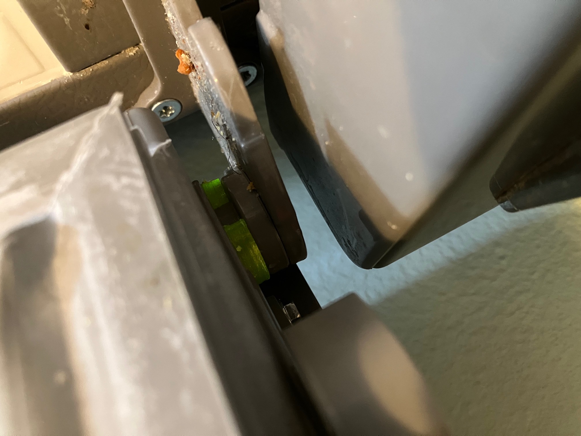 Whirlpool WR535SWHZ03 Left Door Spacer