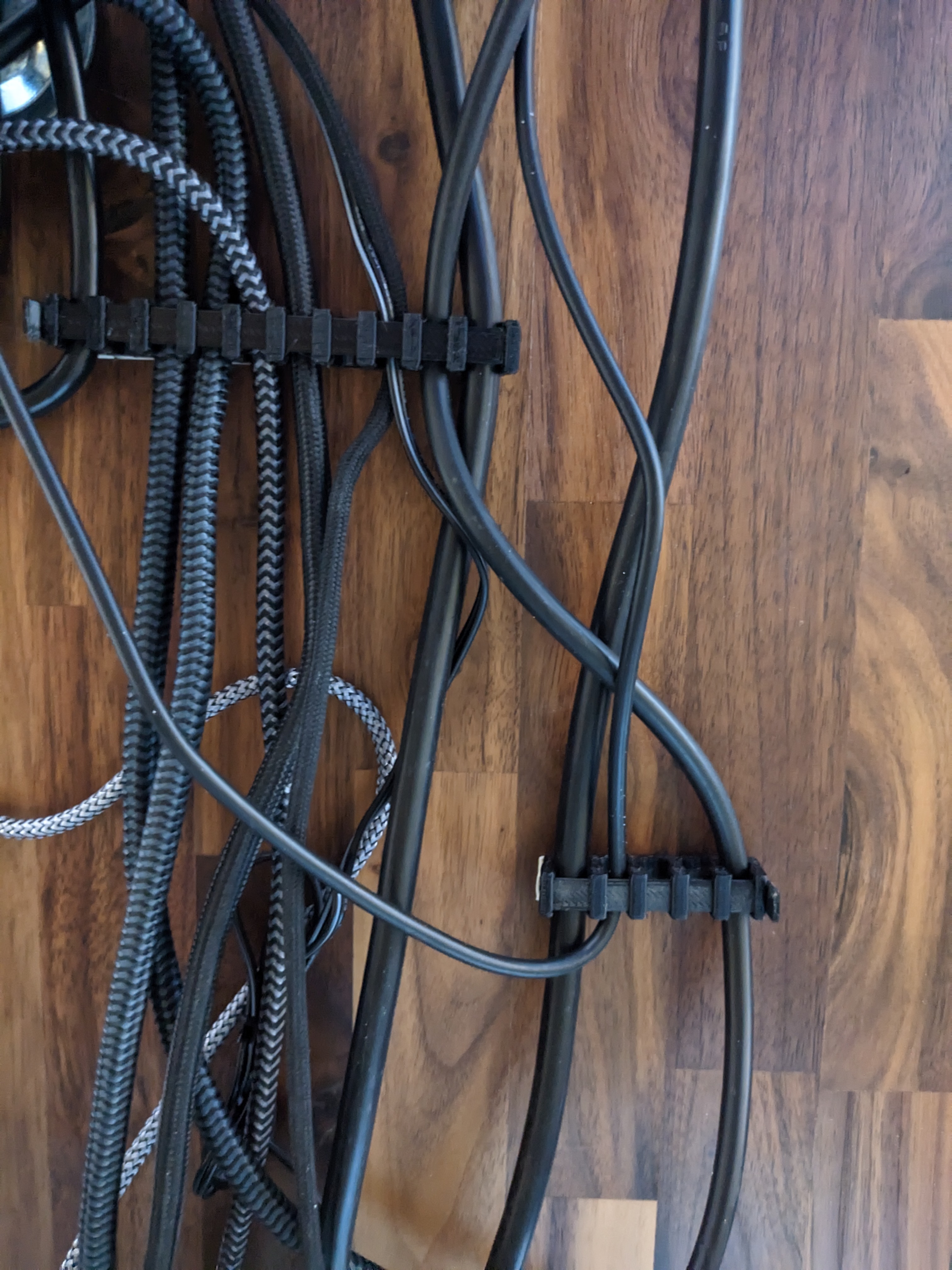 cable holder / cable comb