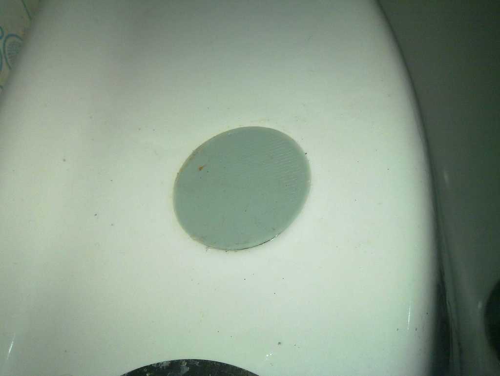 Customizable ceramic faucet hole plug