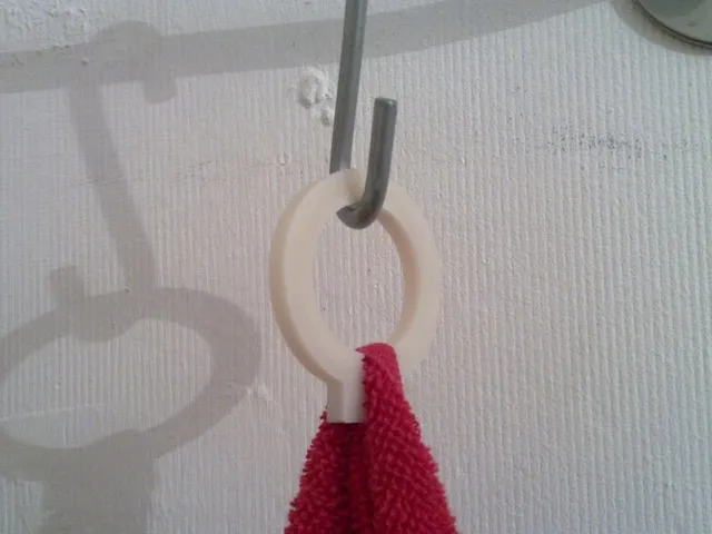 Stronger customizable towel clip