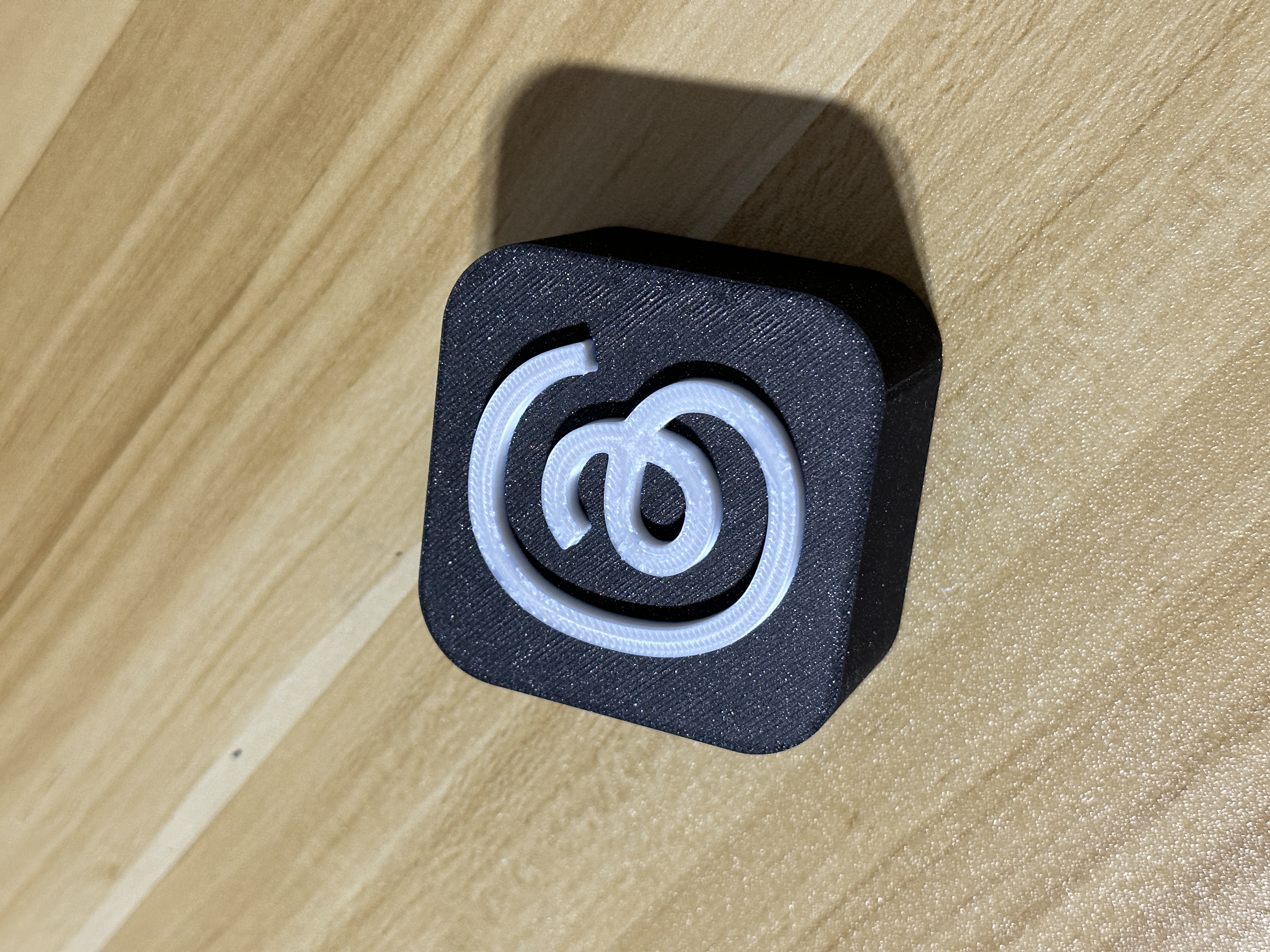 Miniatura 5 do modelo 3D Threads app logo as tabletop decor