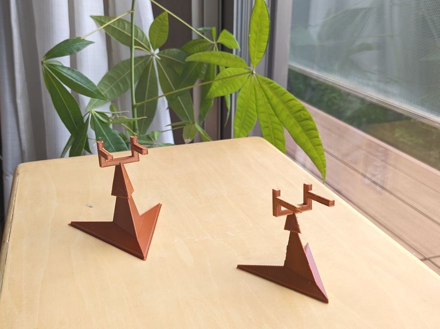 Miniatura 2 do modelo 3D Triangular Pyramid Model Aircraft Stand