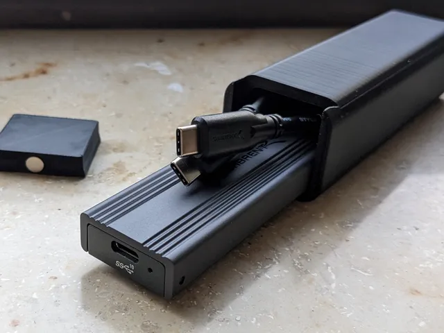 Sabrent M.2 PCIe USB Enclosure - Case with lid