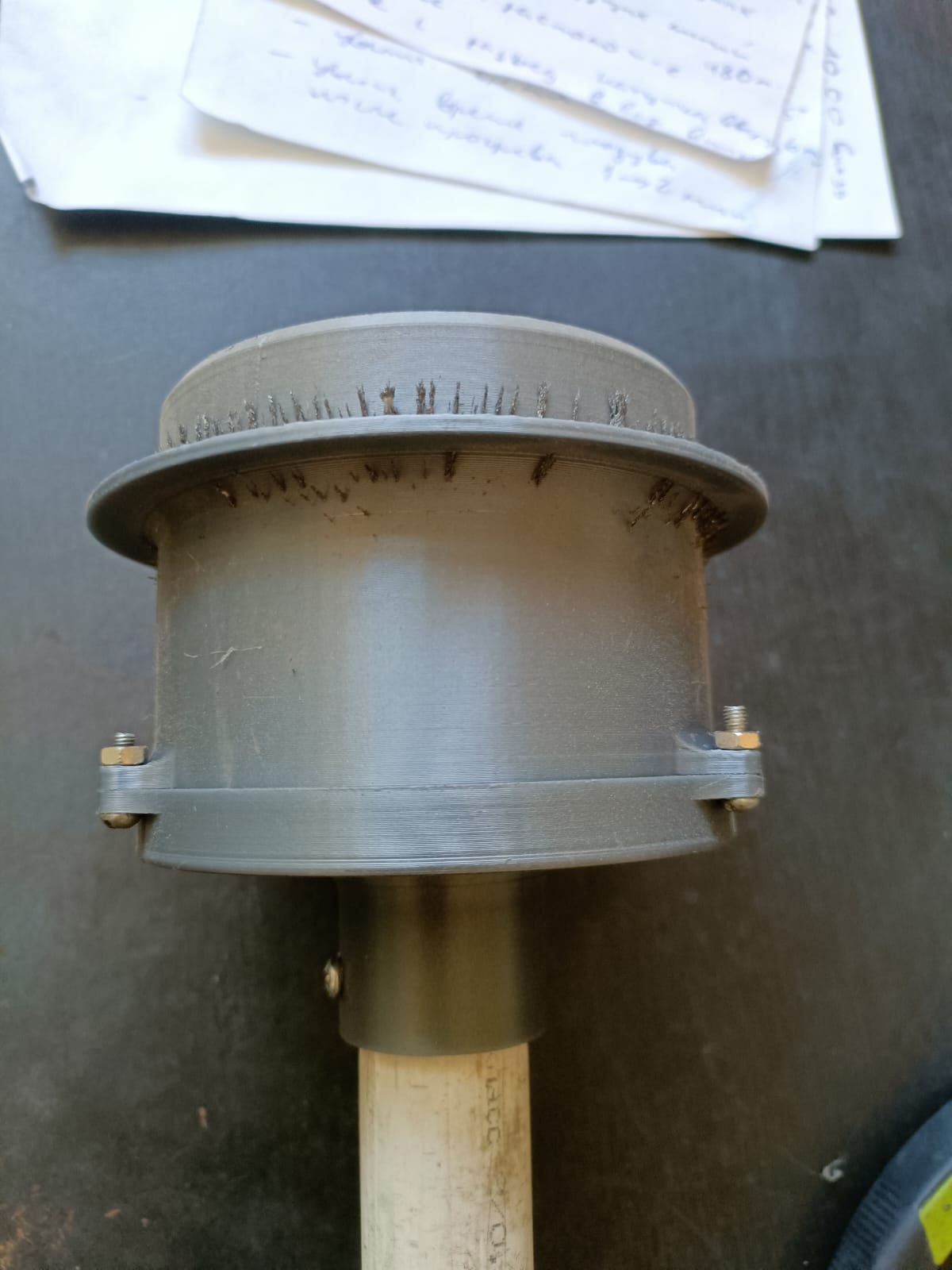 Metal chip magnetic collector