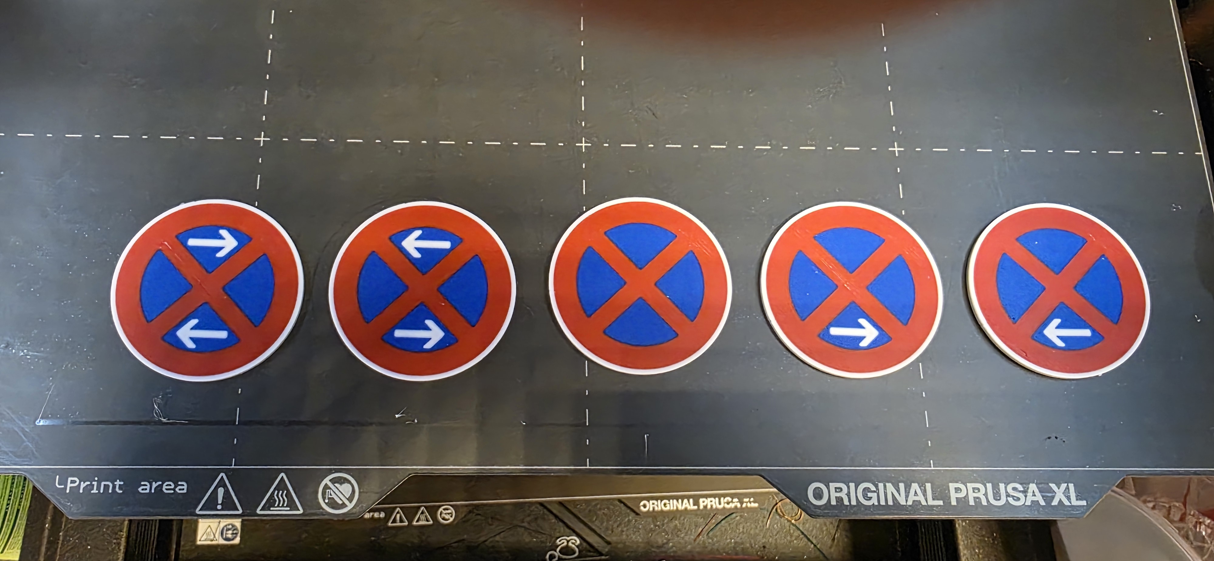 Deutsche Verkehrszeichen 283-xx "absolutes Haltverbot" / German Traffic Signs 283-xx 'Strictly no stopping"
