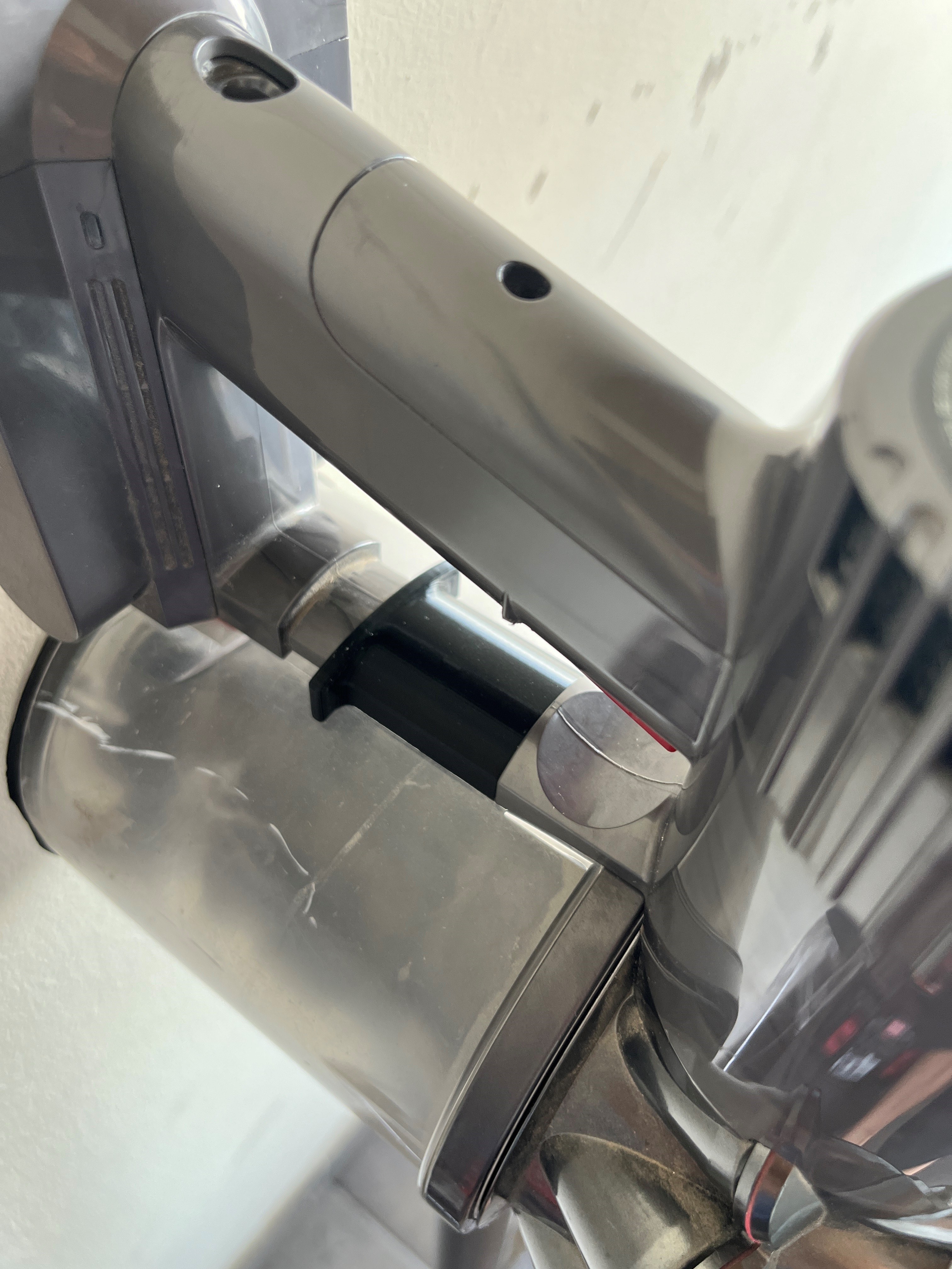 Miniatura 3 do modelo 3D dyson v6 bin release button-clip